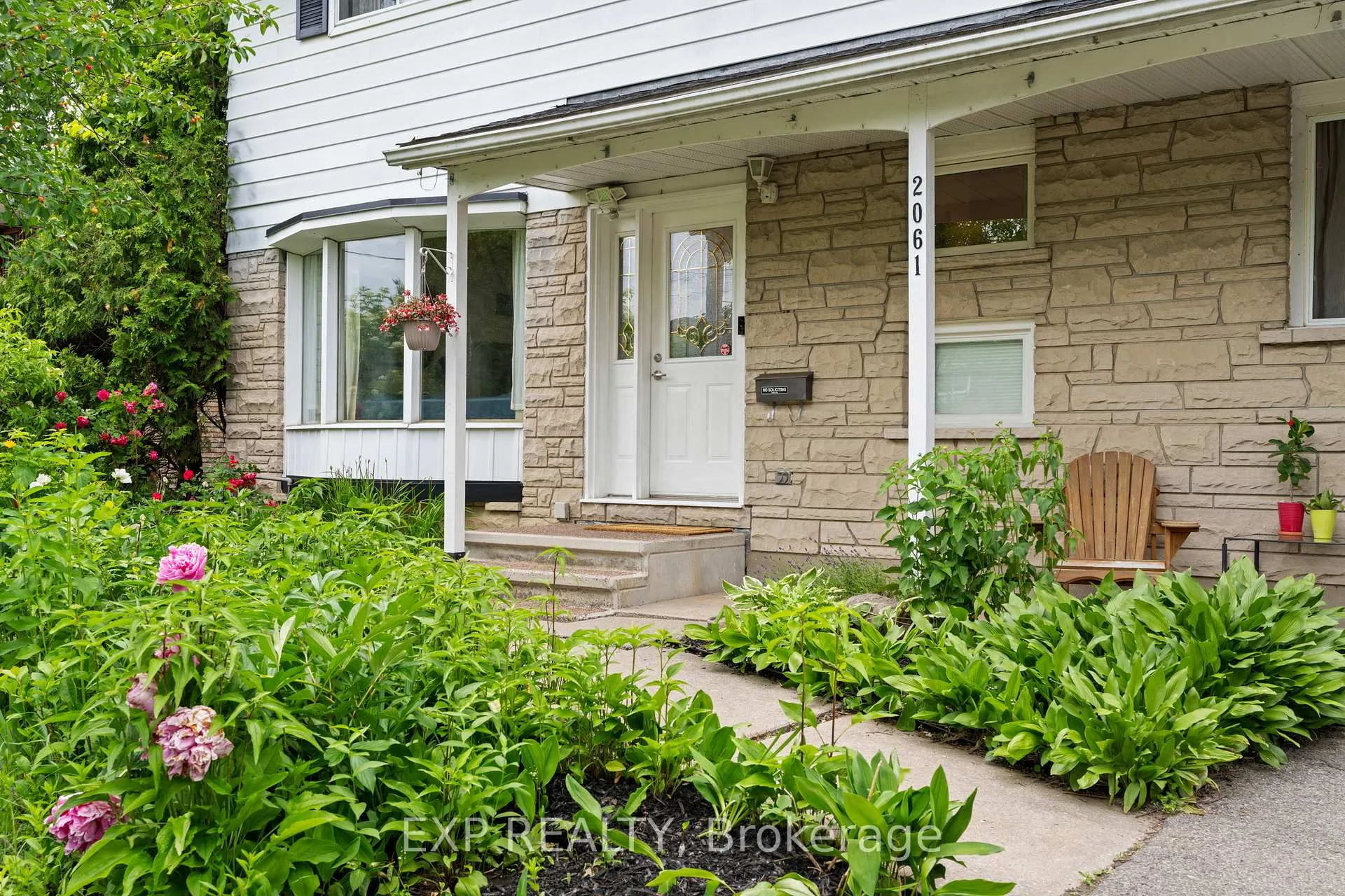Photo 4 of 2061 Balharrie Avenue, Ottawa, Hawthorne Meadows — HOMEH