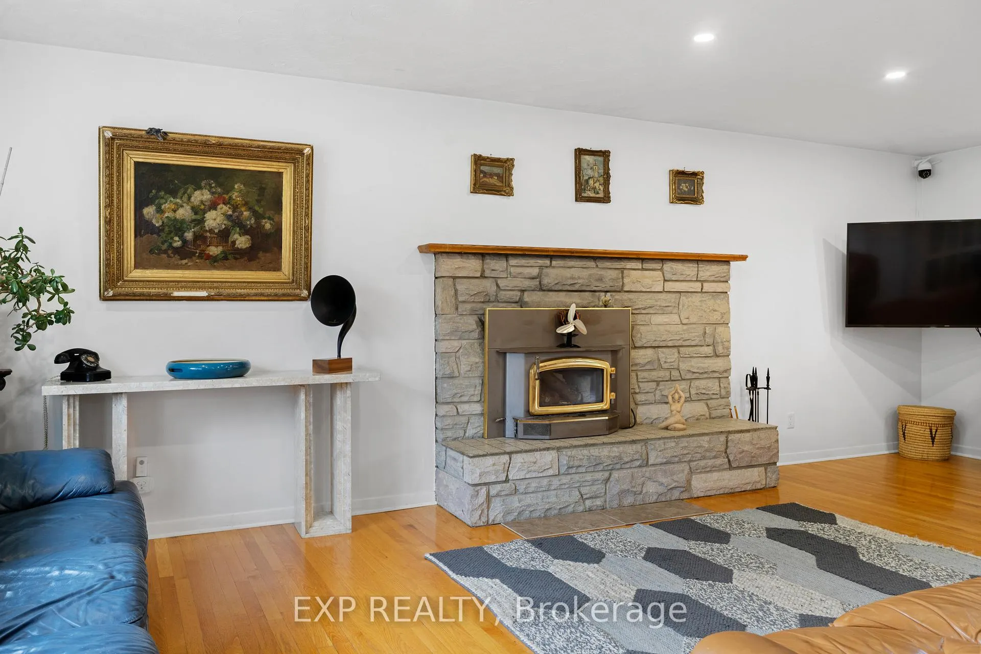 Photo 8 of 2061 Balharrie Avenue, Ottawa, Hawthorne Meadows — HOMEH
