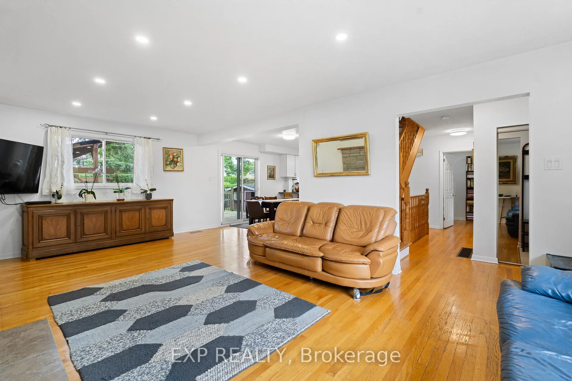 Photo 9 of 2061 Balharrie Avenue, Ottawa, Hawthorne Meadows — HOMEH