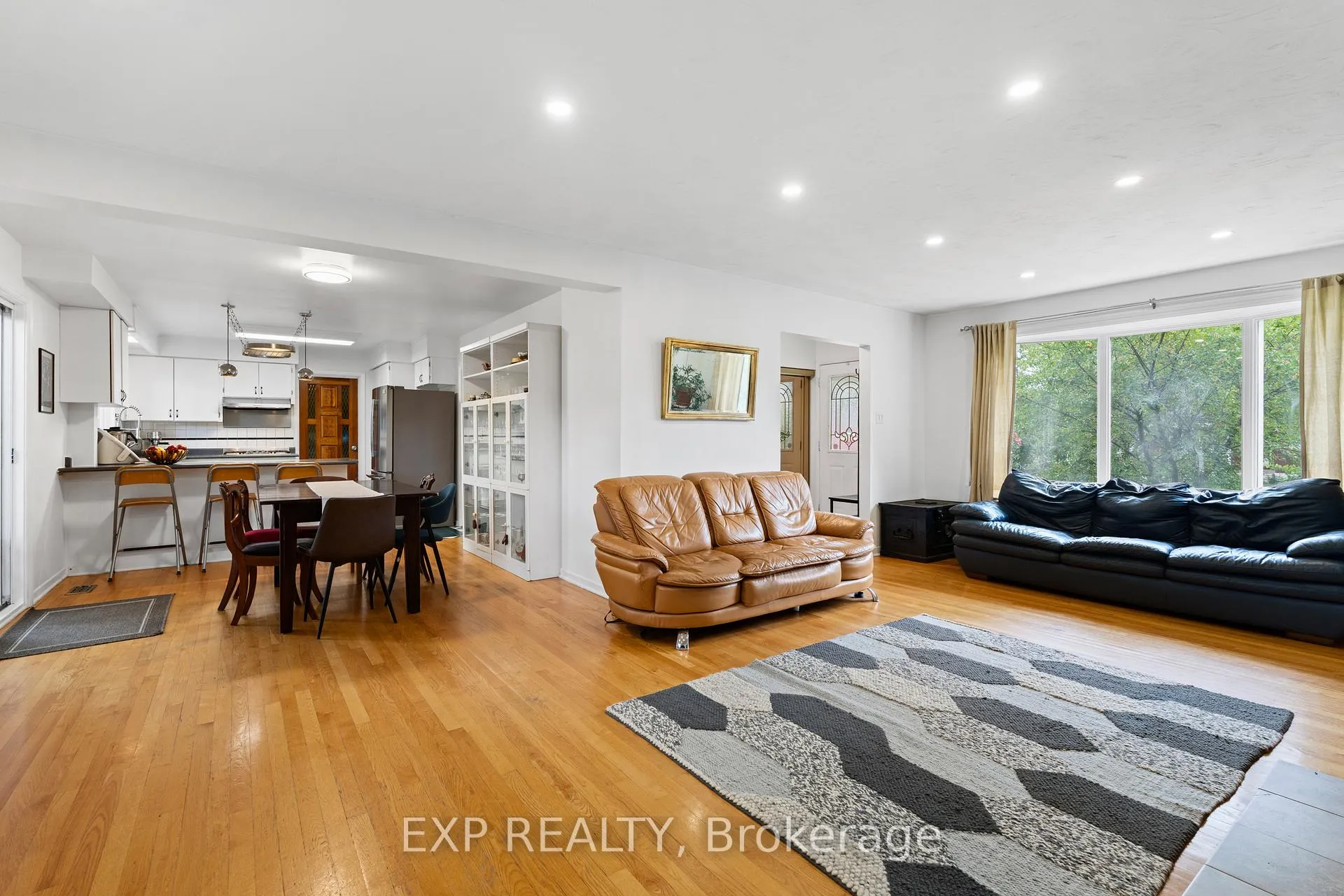 Photo 10 of 2061 Balharrie Avenue, Ottawa, Hawthorne Meadows — HOMEH