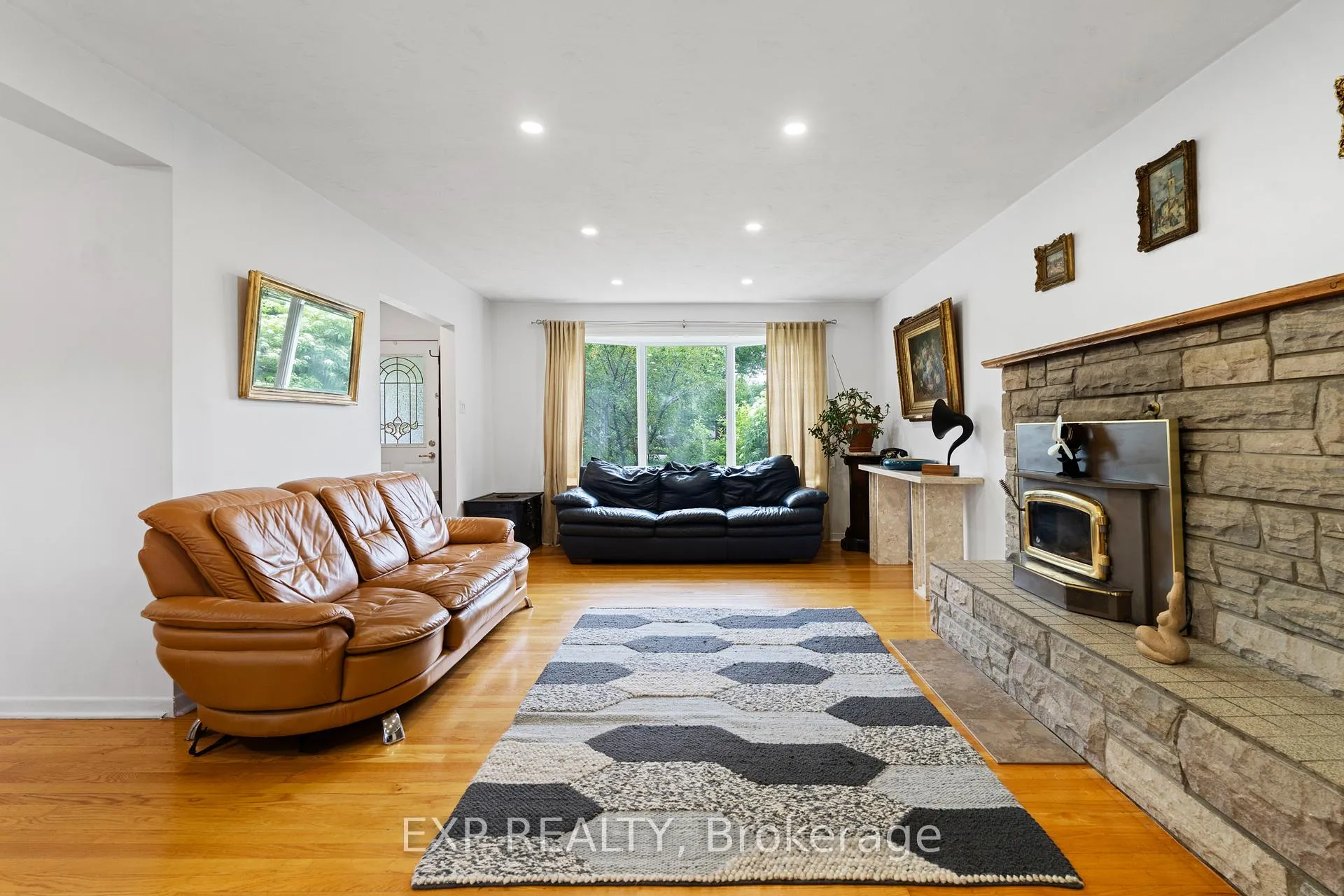 Photo 11 of 2061 Balharrie Avenue, Ottawa, Hawthorne Meadows — HOMEH