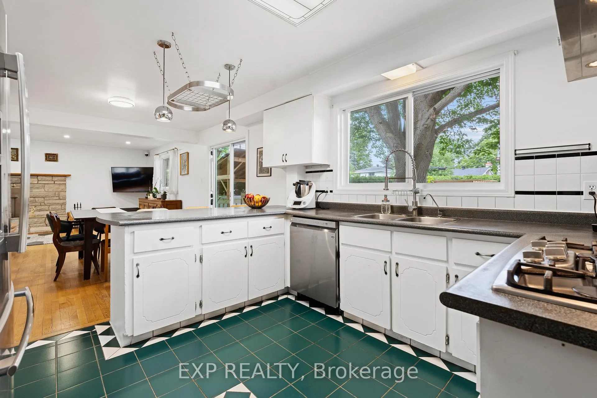 Photo 15 of 2061 Balharrie Avenue, Ottawa, Hawthorne Meadows — HOMEH