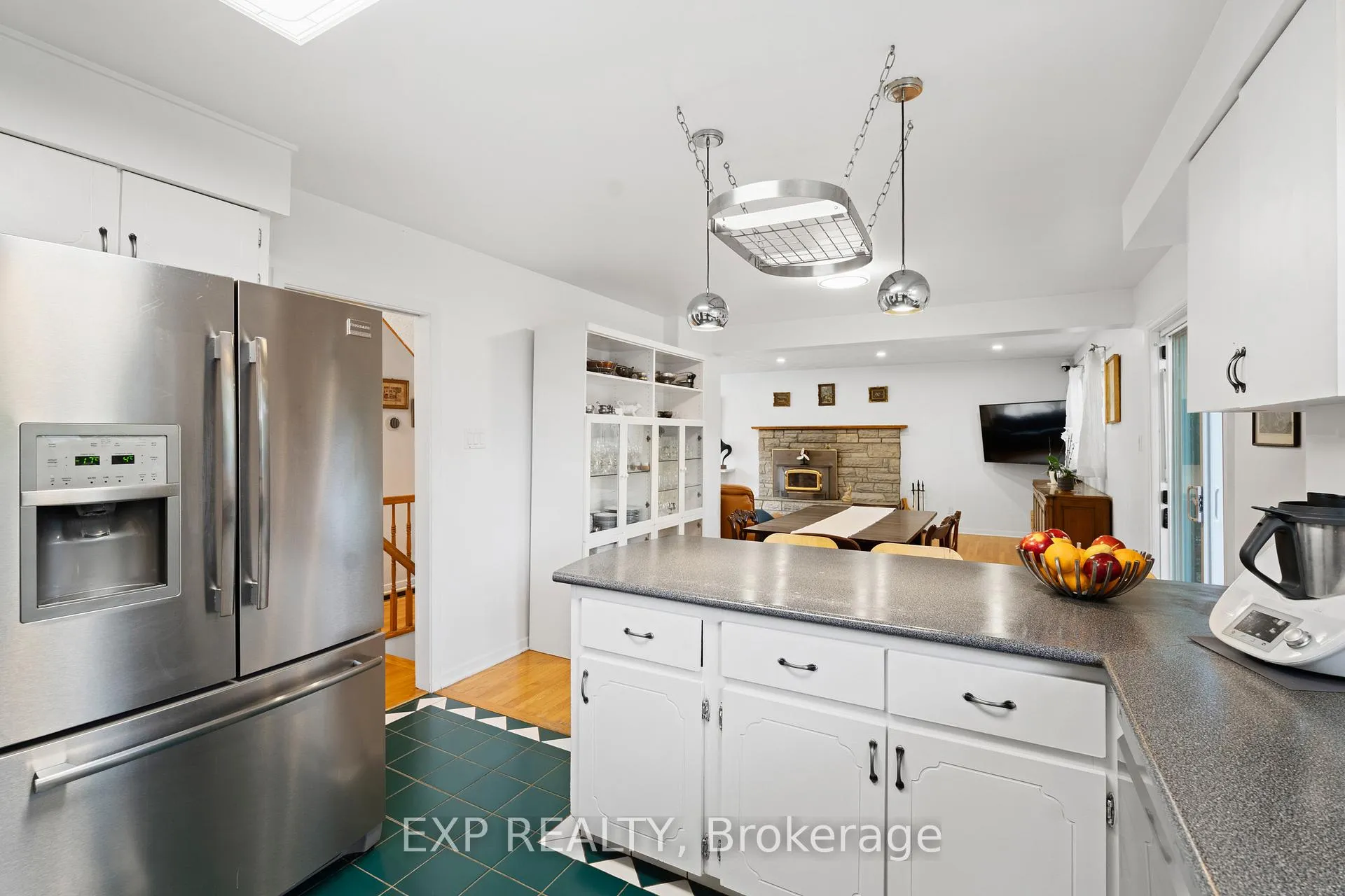Photo 16 of 2061 Balharrie Avenue, Ottawa, Hawthorne Meadows — HOMEH