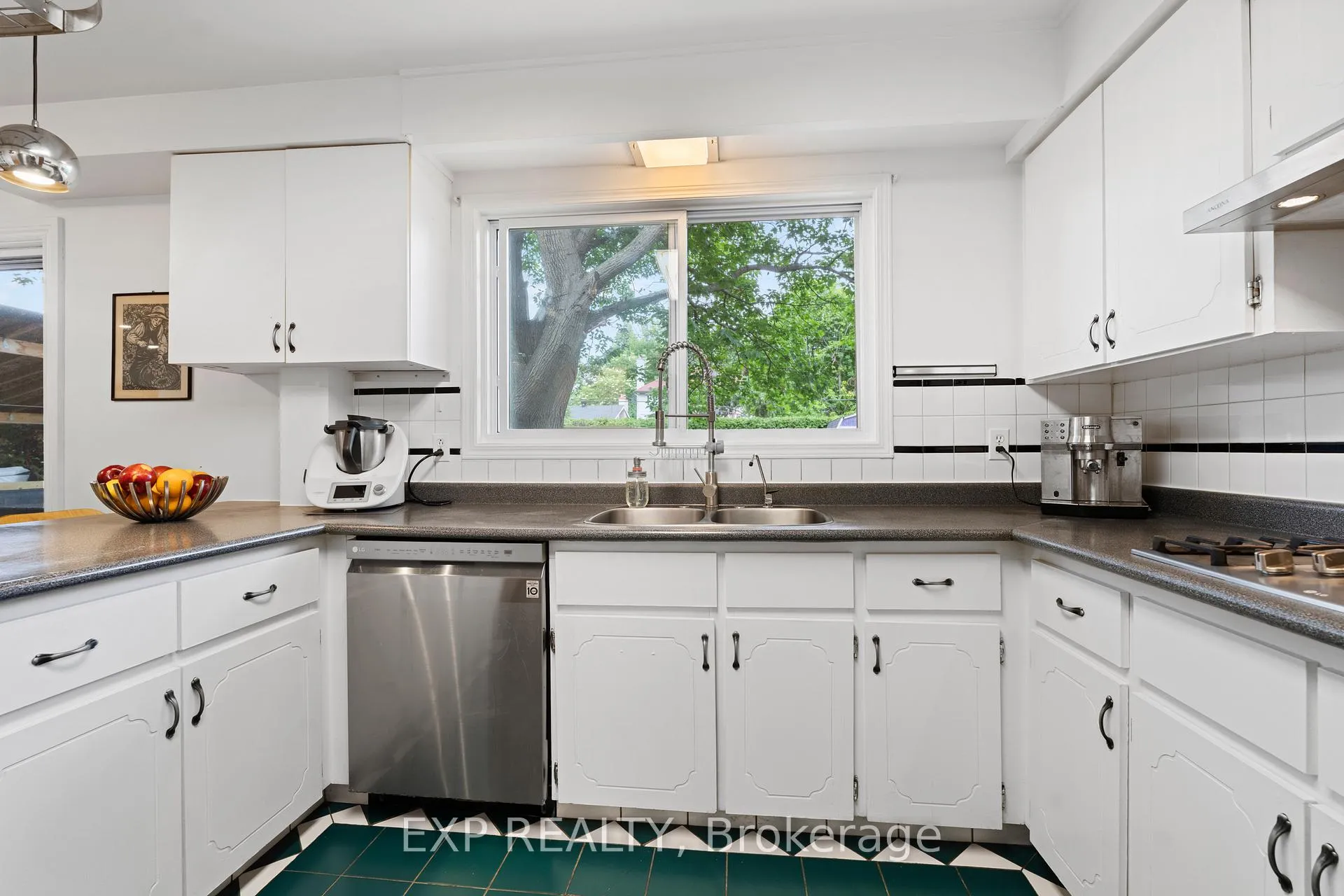 Photo 17 of 2061 Balharrie Avenue, Ottawa, Hawthorne Meadows — HOMEH