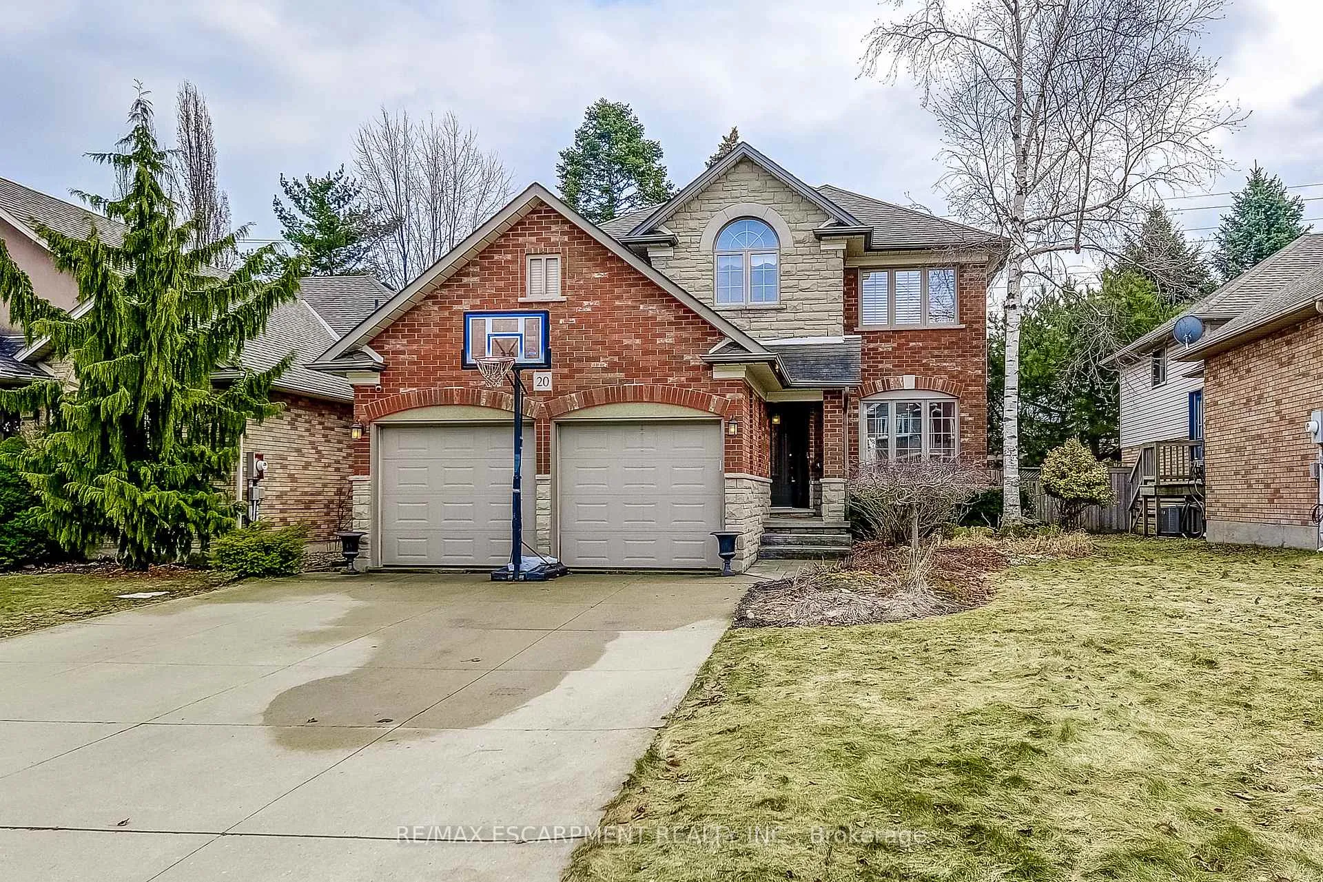 Photo 2 of 20 Derbyshire Street, Hamilton, Ancaster — HOMEH