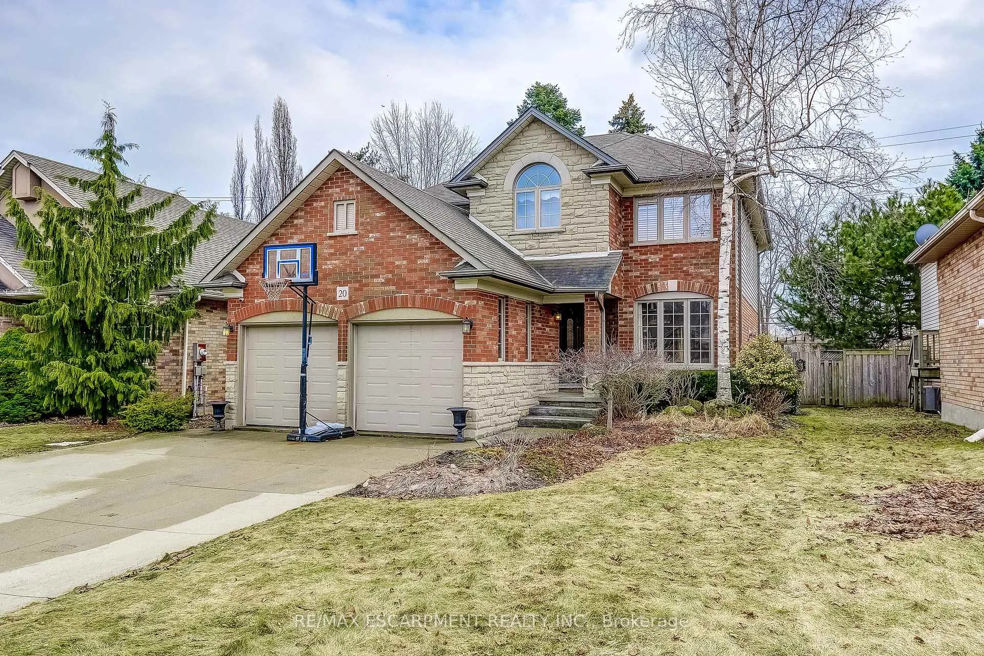 Photo 3 of 20 Derbyshire Street, Hamilton, Ancaster — HOMEH