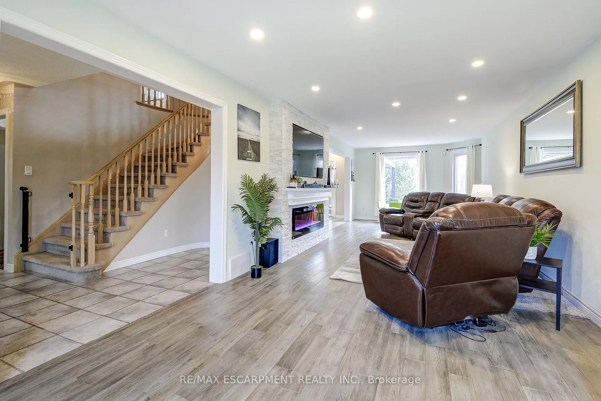 Photo 9 of 20 Derbyshire Street, Hamilton, Ancaster — HOMEH