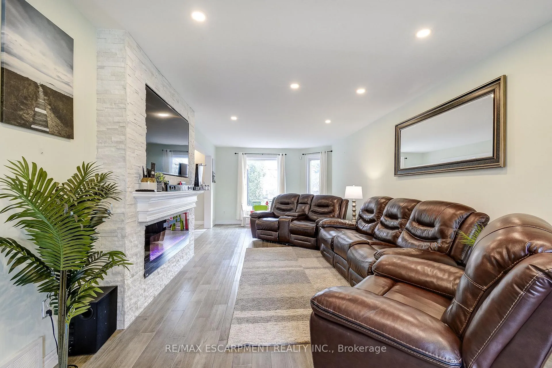 Photo 10 of 20 Derbyshire Street, Hamilton, Ancaster — HOMEH
