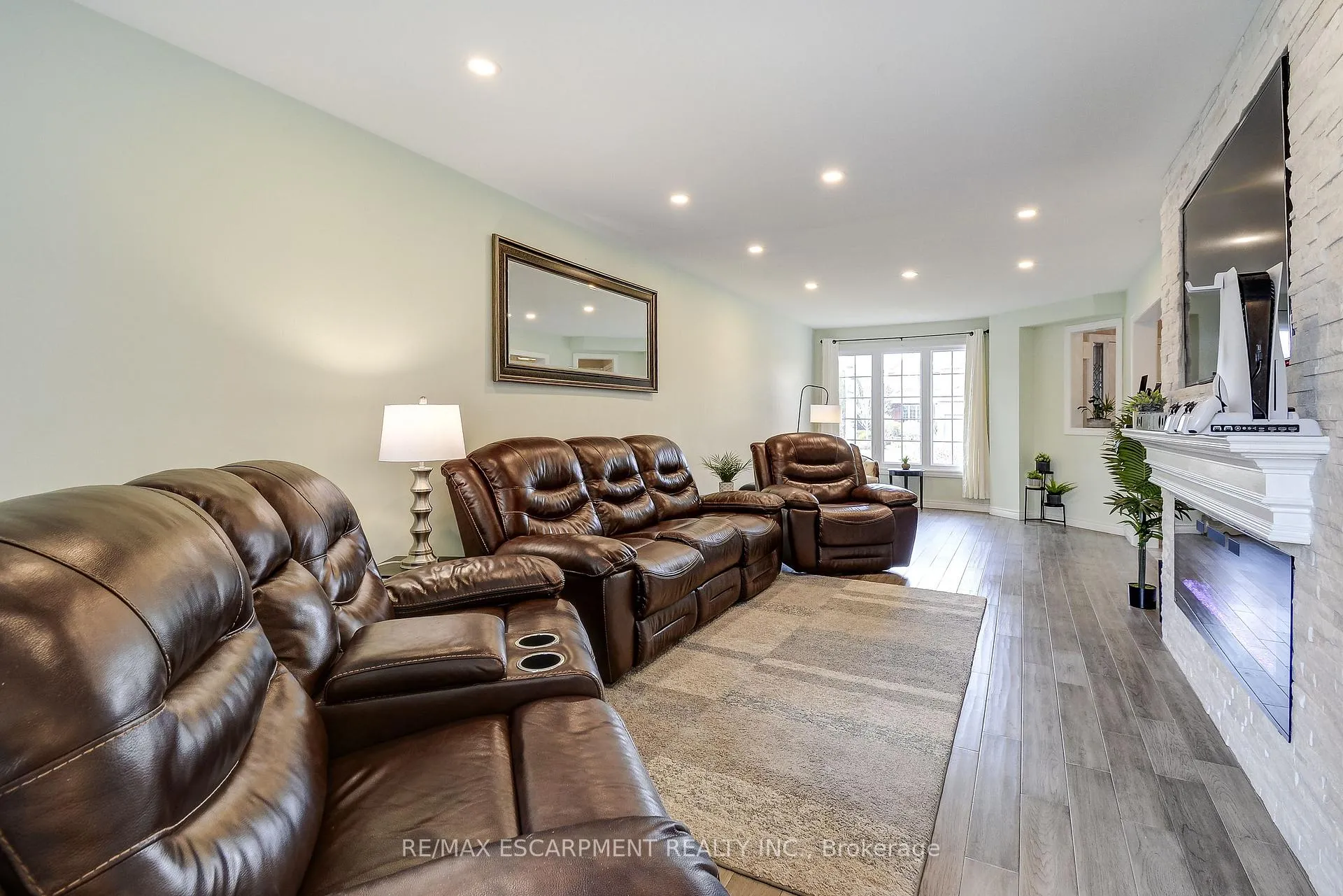 Photo 12 of 20 Derbyshire Street, Hamilton, Ancaster — HOMEH