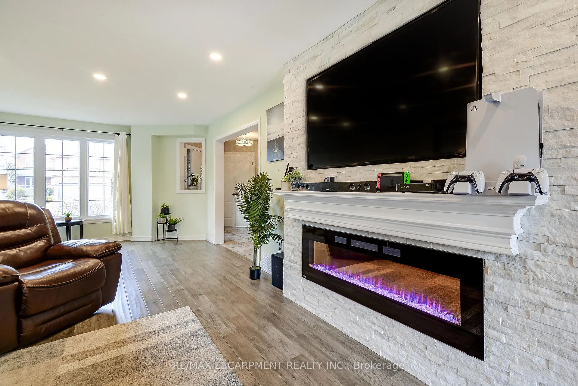 Photo 14 of 20 Derbyshire Street, Hamilton, Ancaster — HOMEH