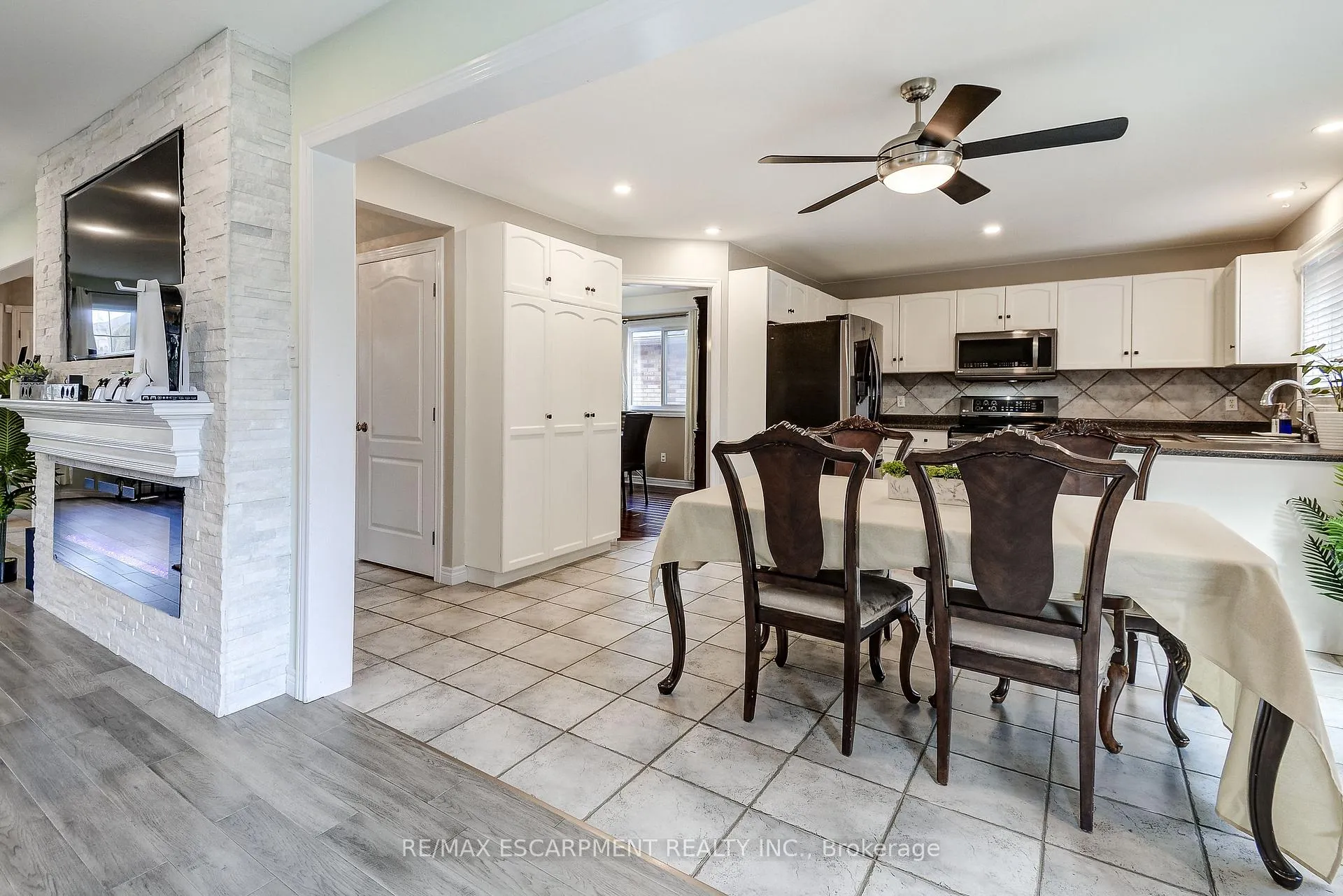 Photo 15 of 20 Derbyshire Street, Hamilton, Ancaster — HOMEH