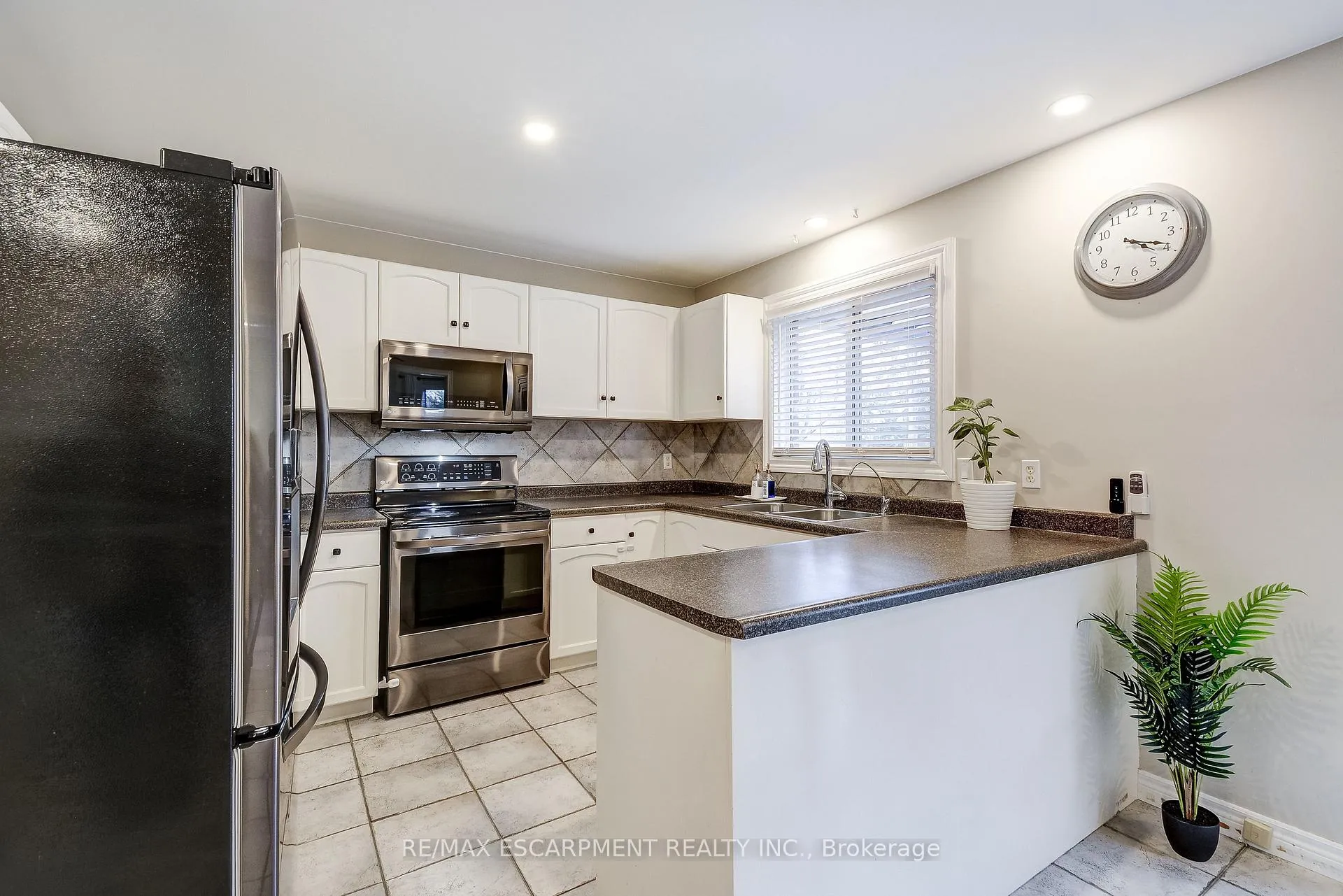 Photo 18 of 20 Derbyshire Street, Hamilton, Ancaster — HOMEH