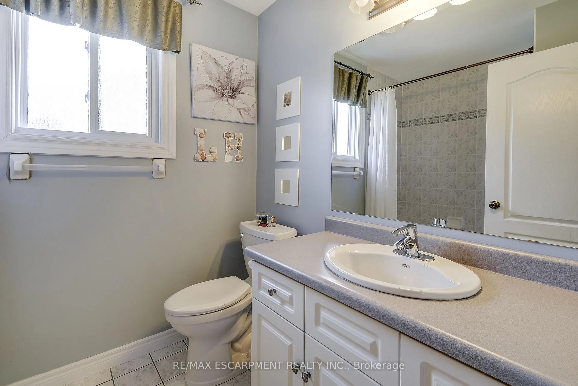 Photo 33 of 20 Derbyshire Street, Hamilton, Ancaster — HOMEH