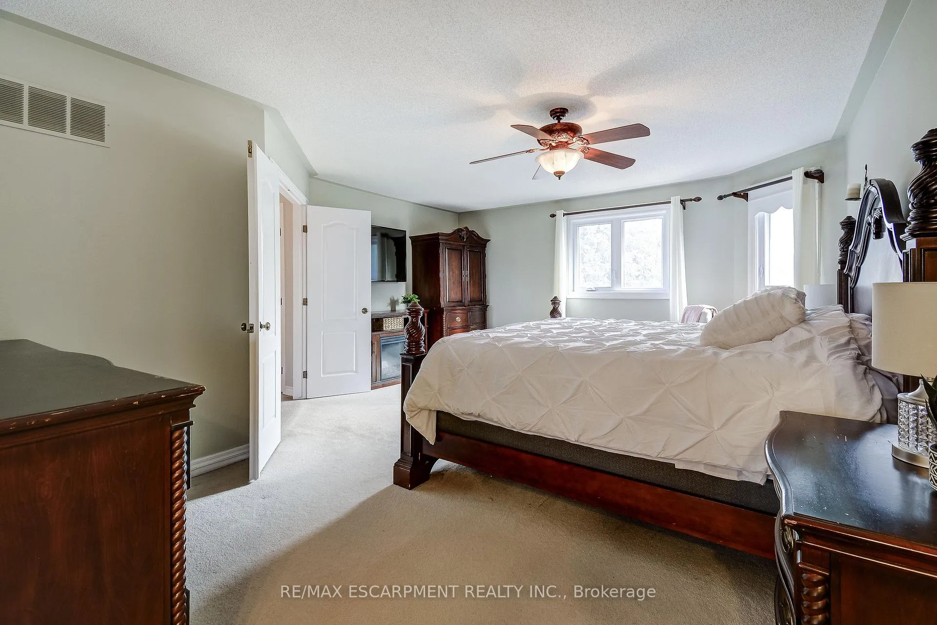 Photo 36 of 20 Derbyshire Street, Hamilton, Ancaster — HOMEH