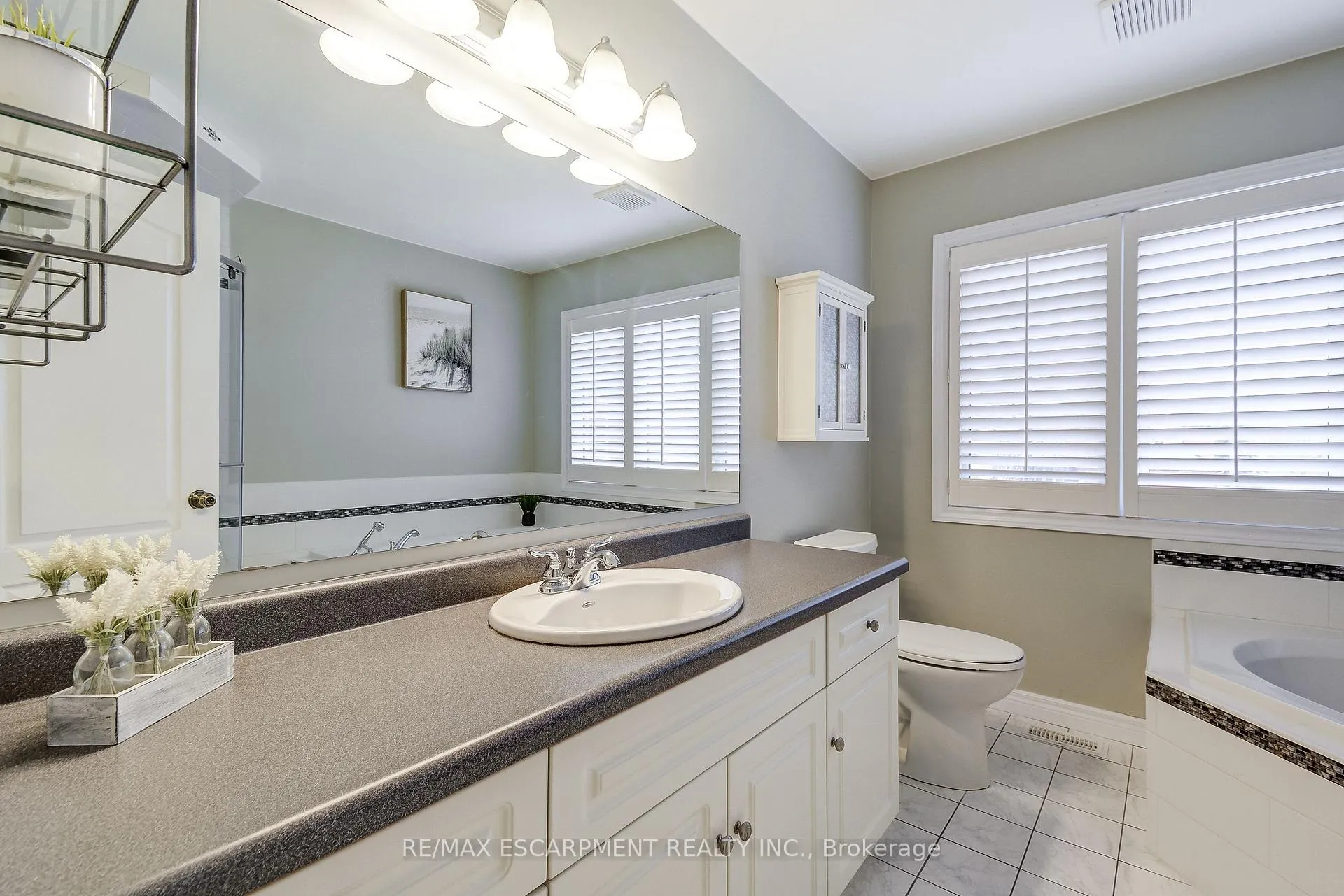 Photo 37 of 20 Derbyshire Street, Hamilton, Ancaster — HOMEH