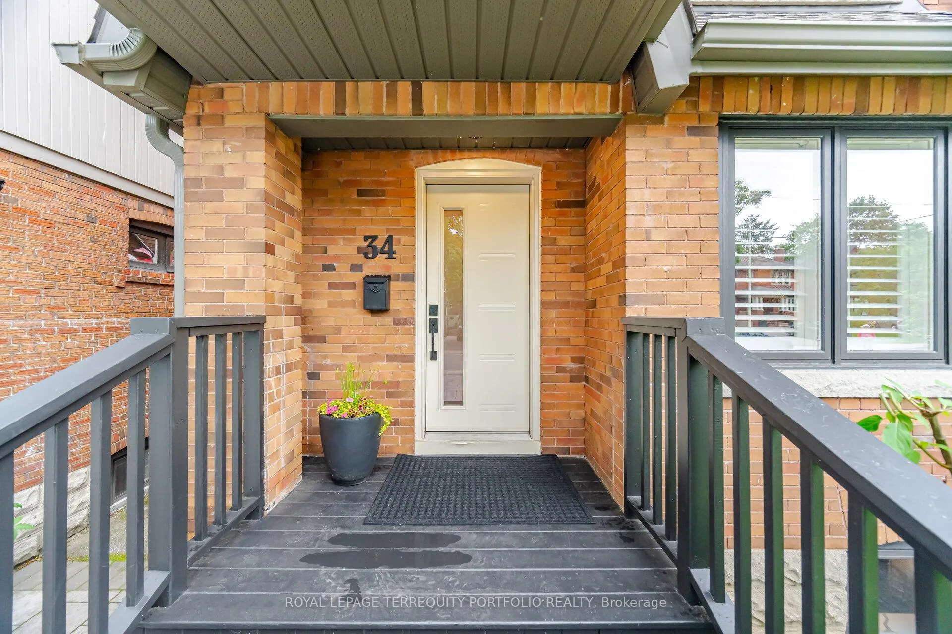 Photo 3 of 34 Donegall Drive, Toronto, Leaside — HOMEH