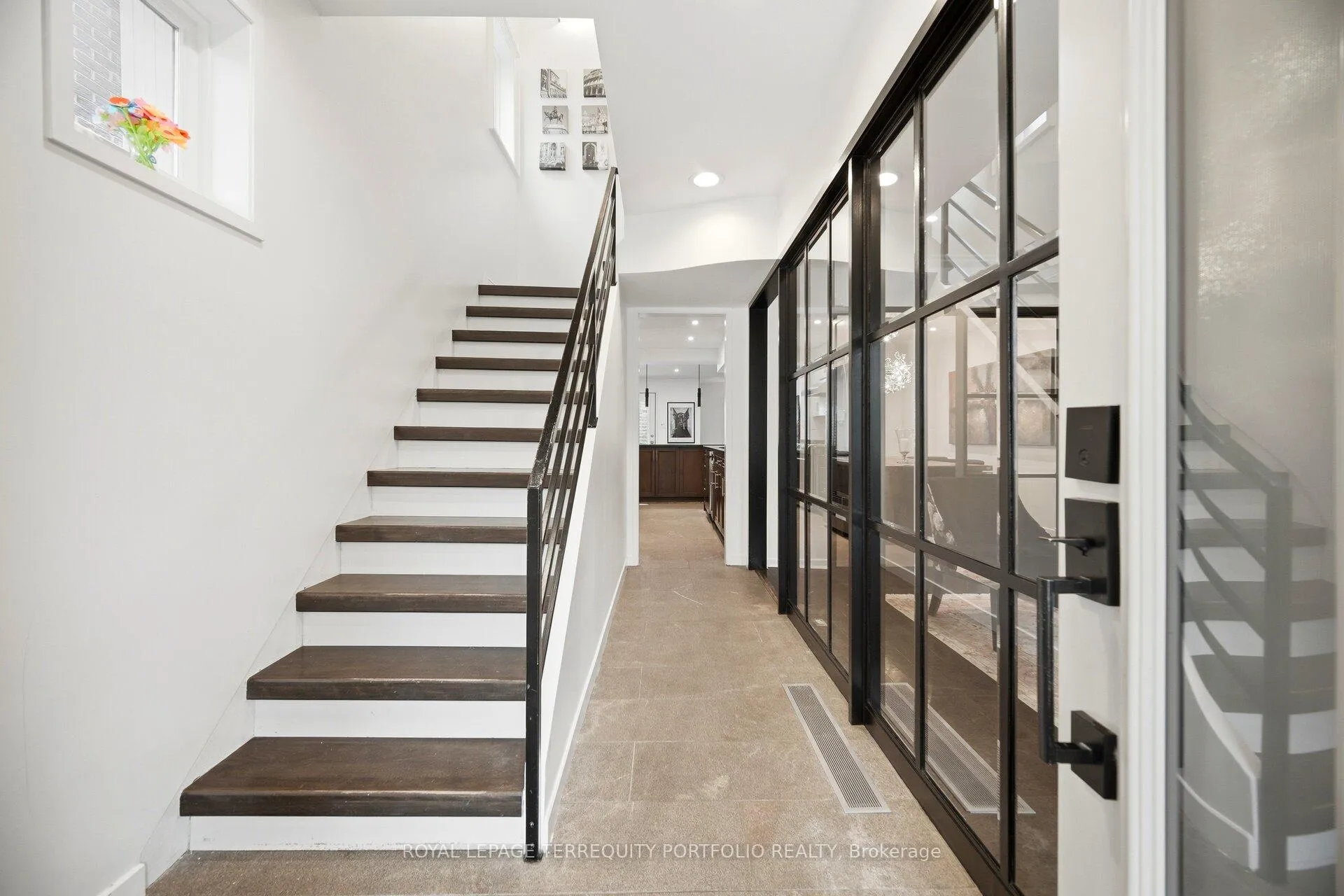 Photo 4 of 34 Donegall Drive, Toronto, Leaside — HOMEH