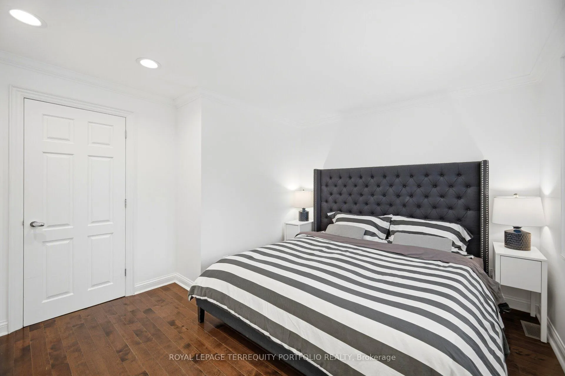 Photo 24 of 34 Donegall Drive, Toronto, Leaside — HOMEH