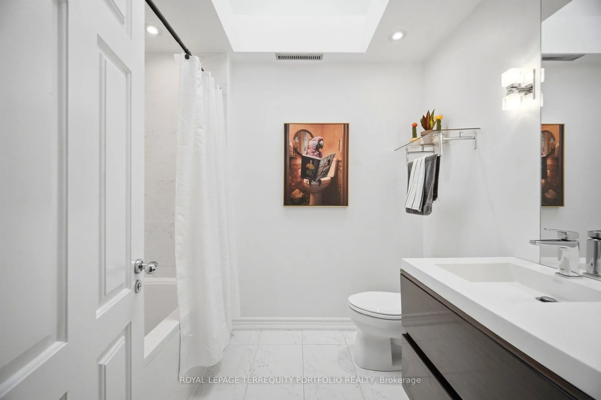 Photo 28 of 34 Donegall Drive, Toronto, Leaside — HOMEH