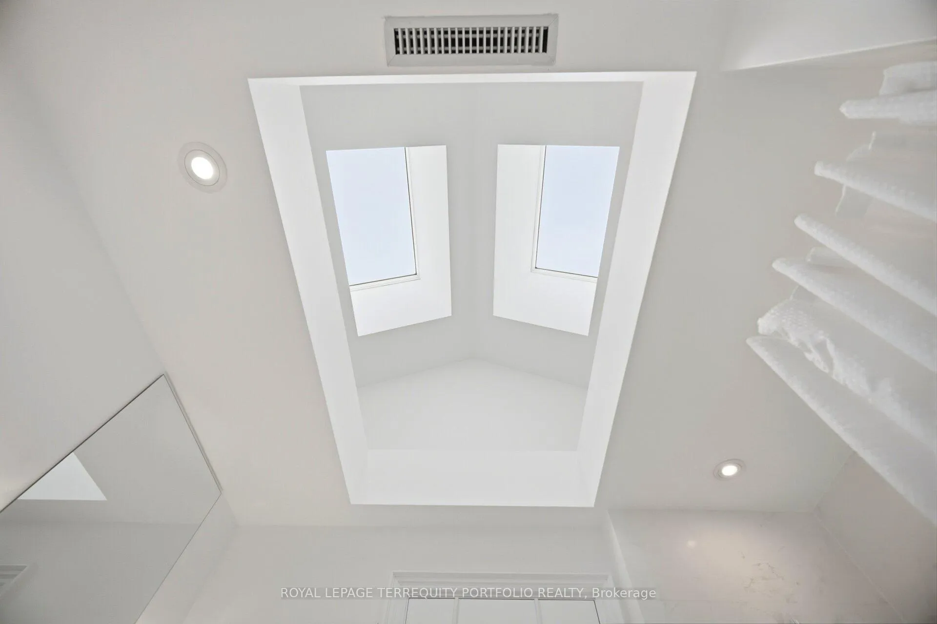 Photo 30 of 34 Donegall Drive, Toronto, Leaside — HOMEH