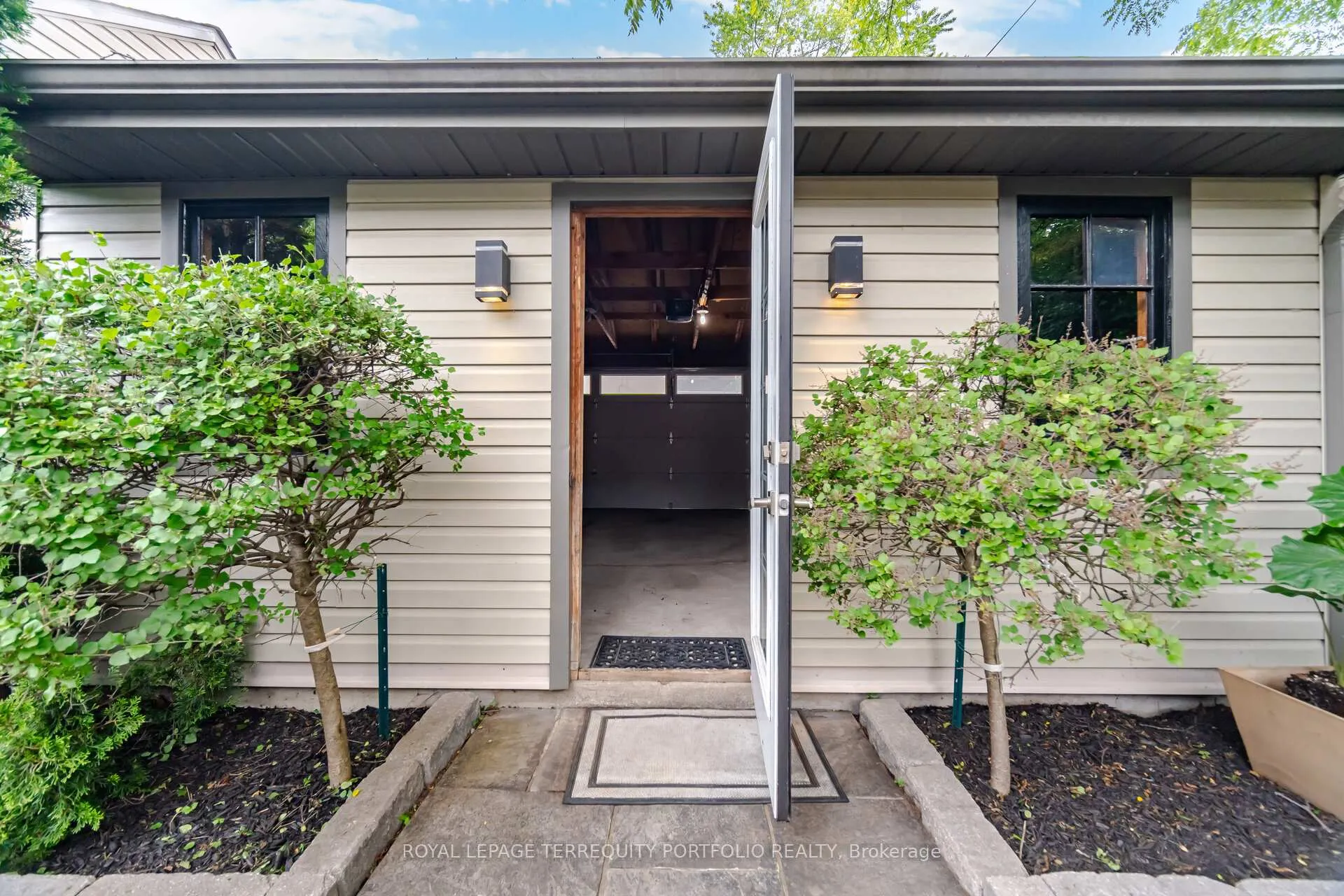 Photo 44 of 34 Donegall Drive, Toronto, Leaside — HOMEH