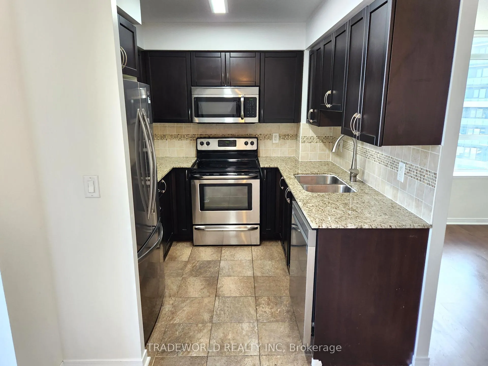 Photo 5 of Unit Ph4, 73 King William Crescent, Richmond Hill, Langstaff — HOMEH