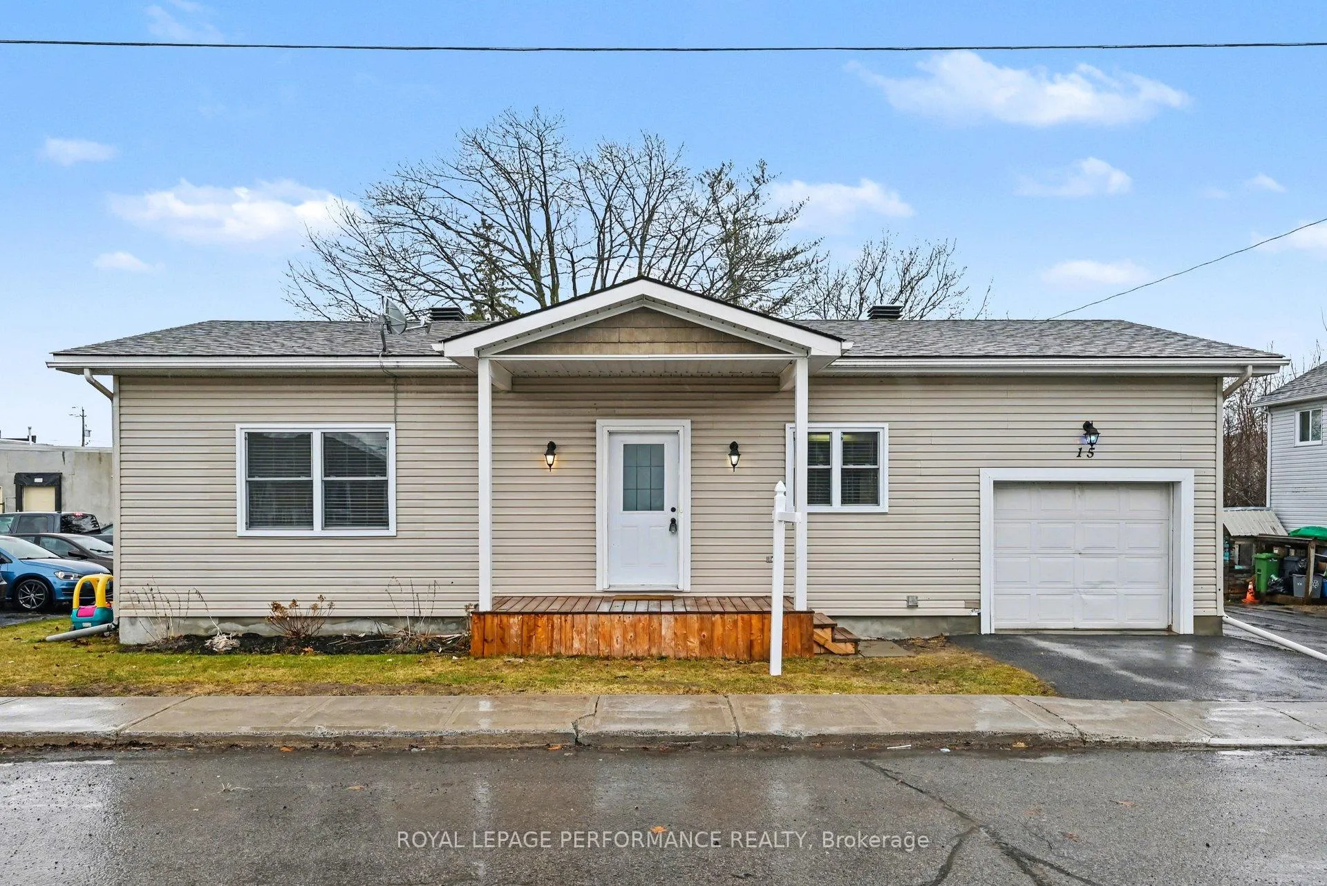 Photo 1 of 15 Forget Street, Russell, Embrun — HOMEH