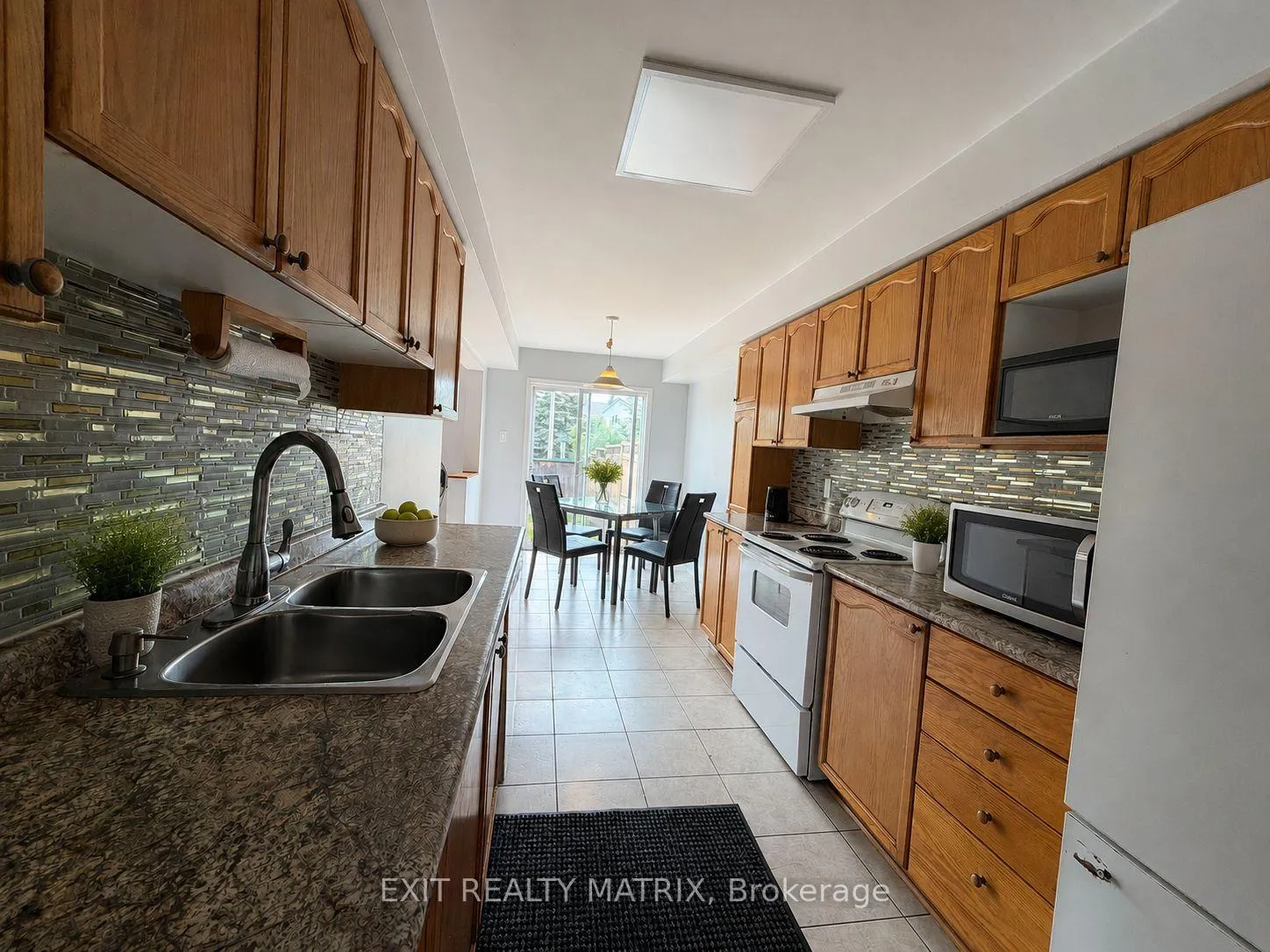 Photo 4 of 35 Binbury Way, Ottawa, Hunt Club Park/Greenboro — HOMEH