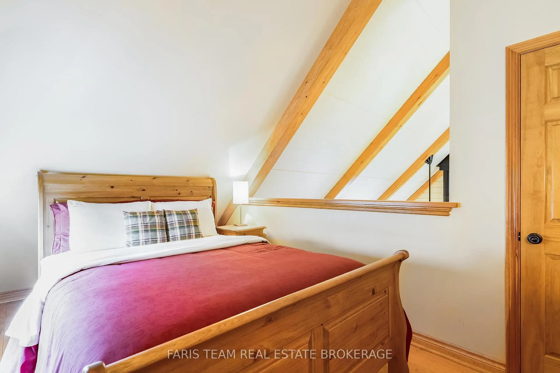 Photo 26 of 46 Huronwoods Drive, Oro-Medonte, Sugarbush — HOMEH
