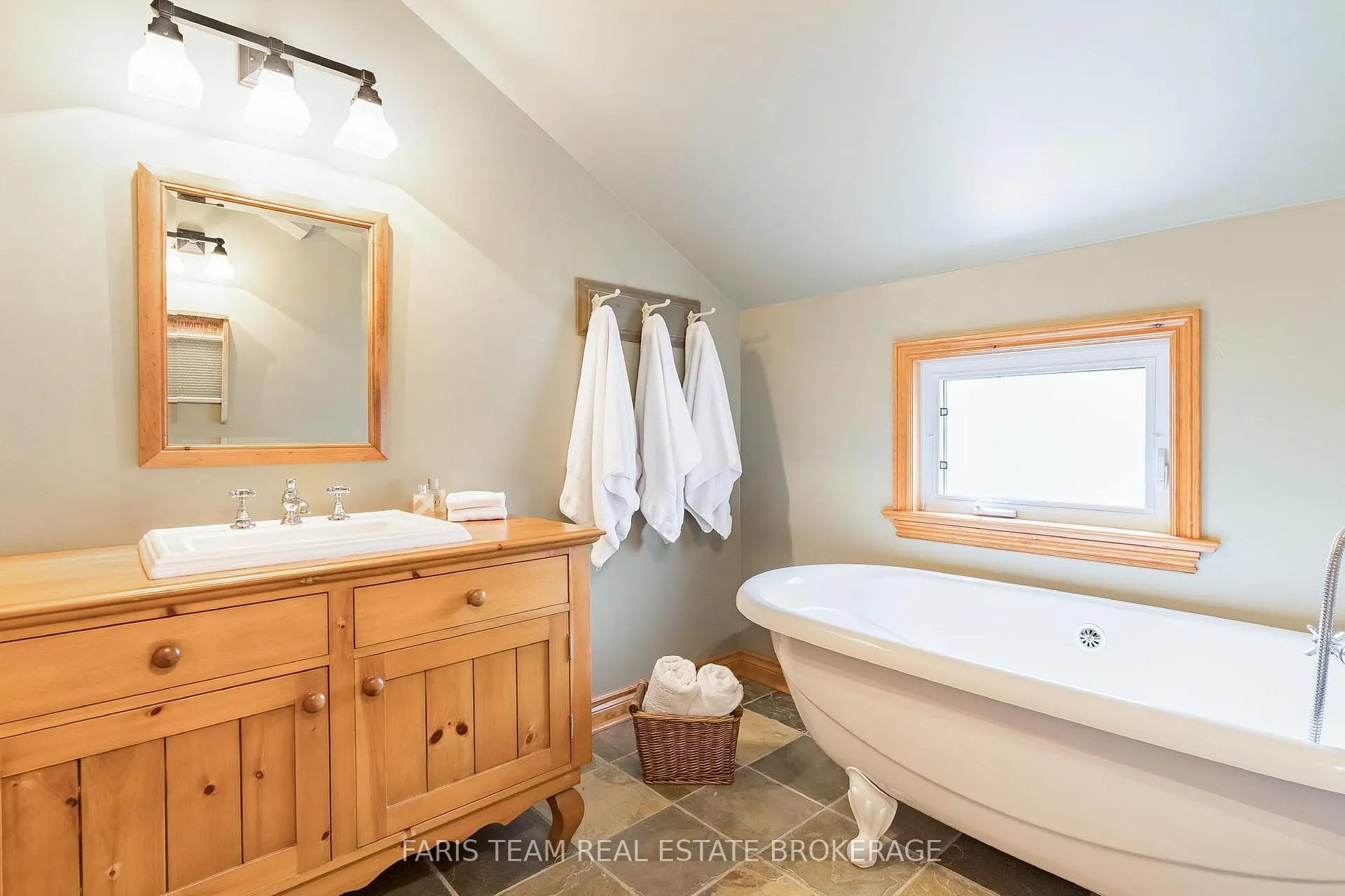 Photo 27 of 46 Huronwoods Drive, Oro-Medonte, Sugarbush — HOMEH