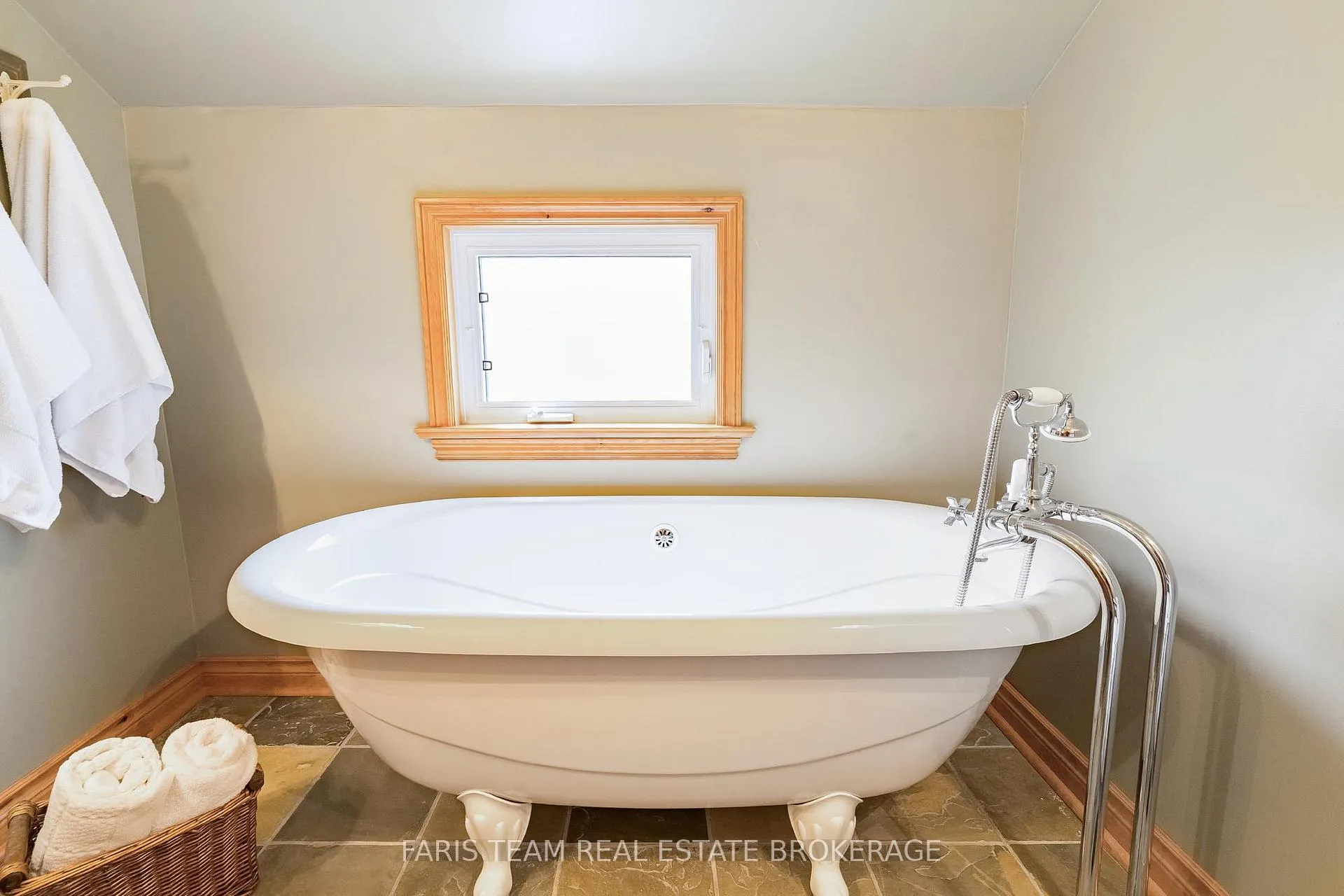 Photo 28 of 46 Huronwoods Drive, Oro-Medonte, Sugarbush — HOMEH