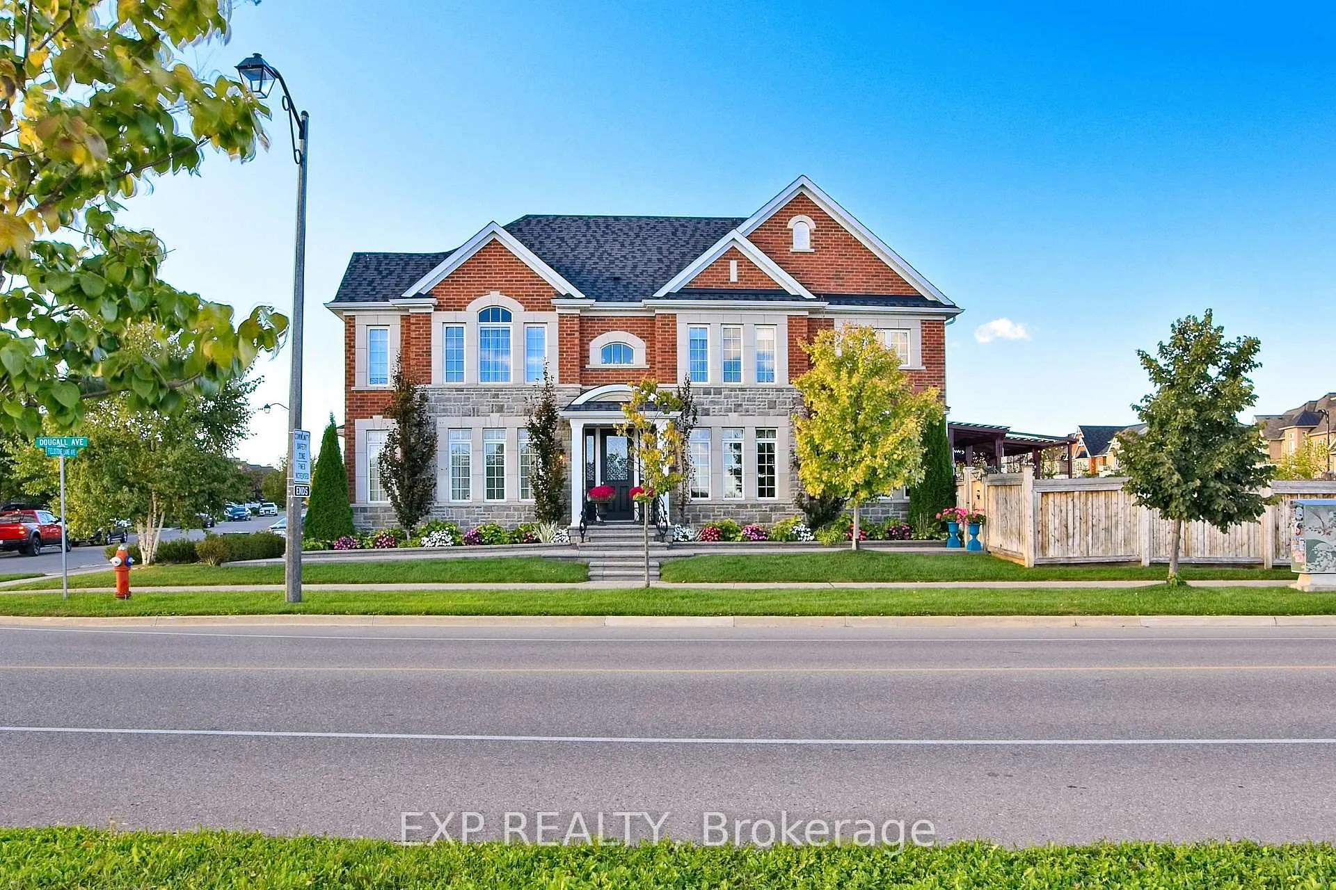Photo 1 of 520 Dougall Avenue E, Caledon, Rural Caledon — HOMEH