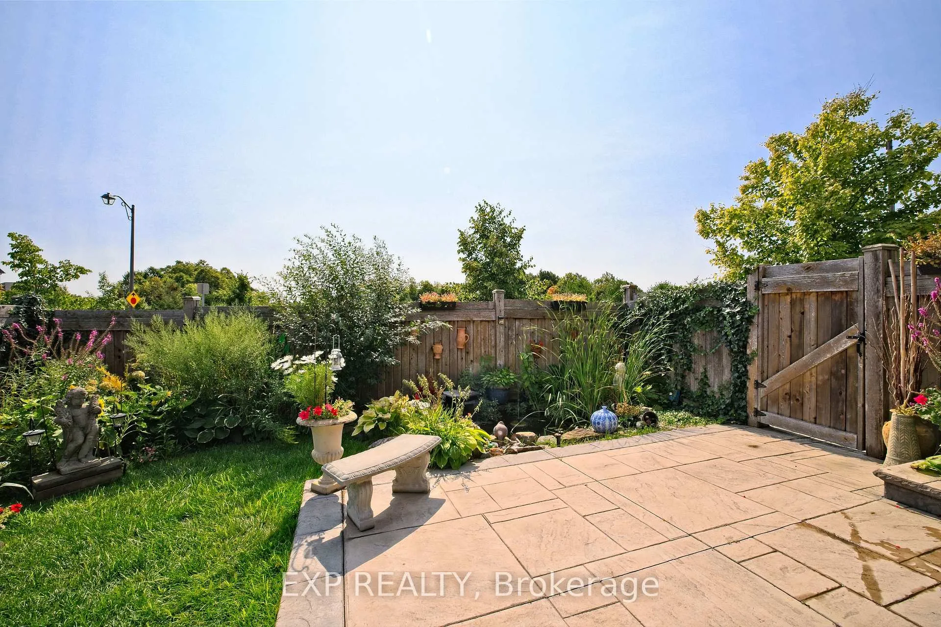 Photo 3 of 520 Dougall Avenue E, Caledon, Rural Caledon — HOMEH