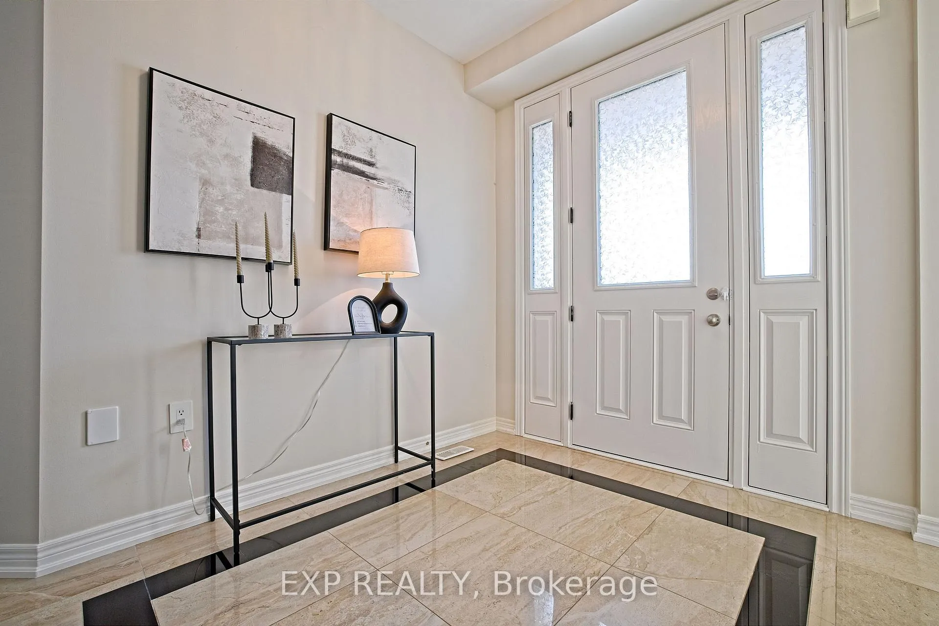 Photo 4 of 520 Dougall Avenue E, Caledon, Rural Caledon — HOMEH