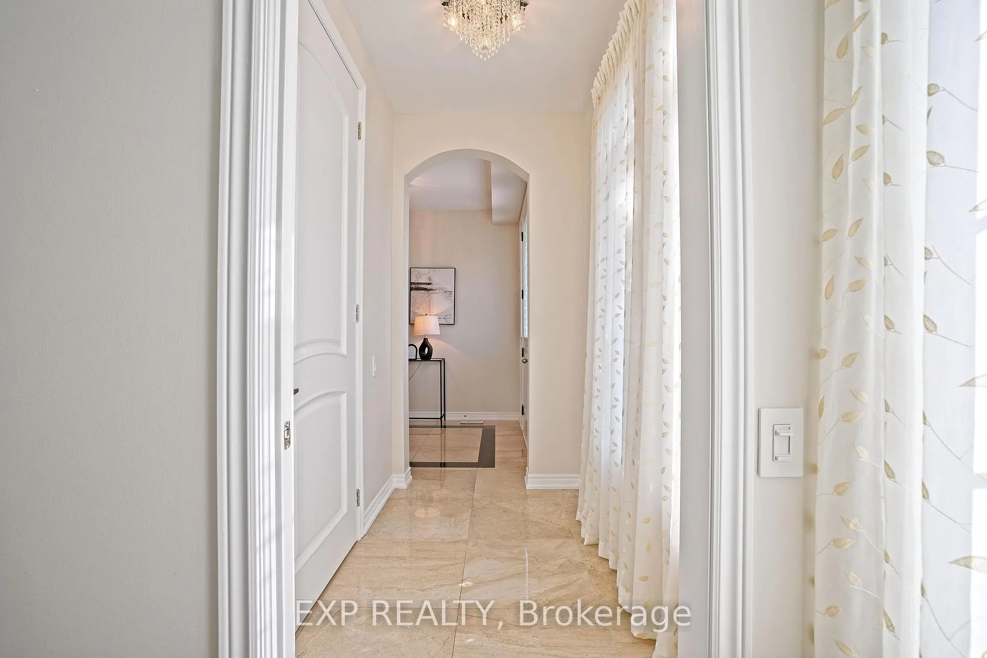 Photo 5 of 520 Dougall Avenue E, Caledon, Rural Caledon — HOMEH