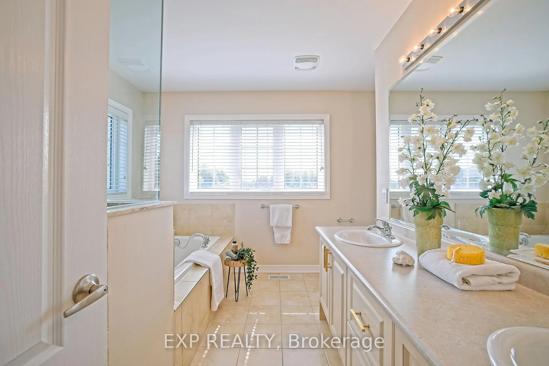 Photo 36 of 520 Dougall Avenue E, Caledon, Rural Caledon — HOMEH