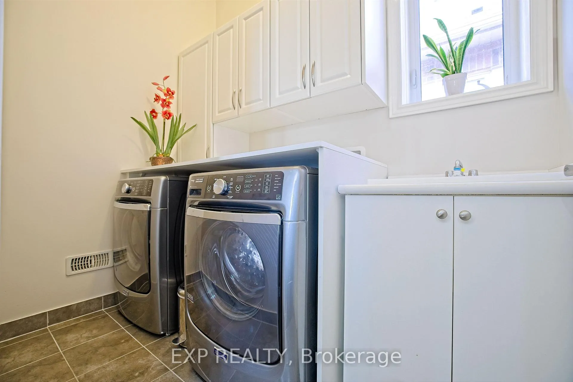 Photo 39 of 520 Dougall Avenue E, Caledon, Rural Caledon — HOMEH