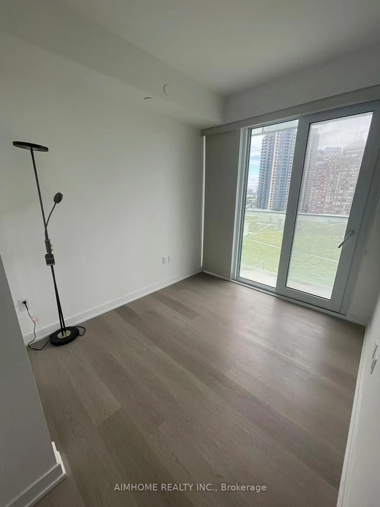 Photo 4 of Unit 804, 3883 Quartz Road, Mississauga, City Centre — HOMEH