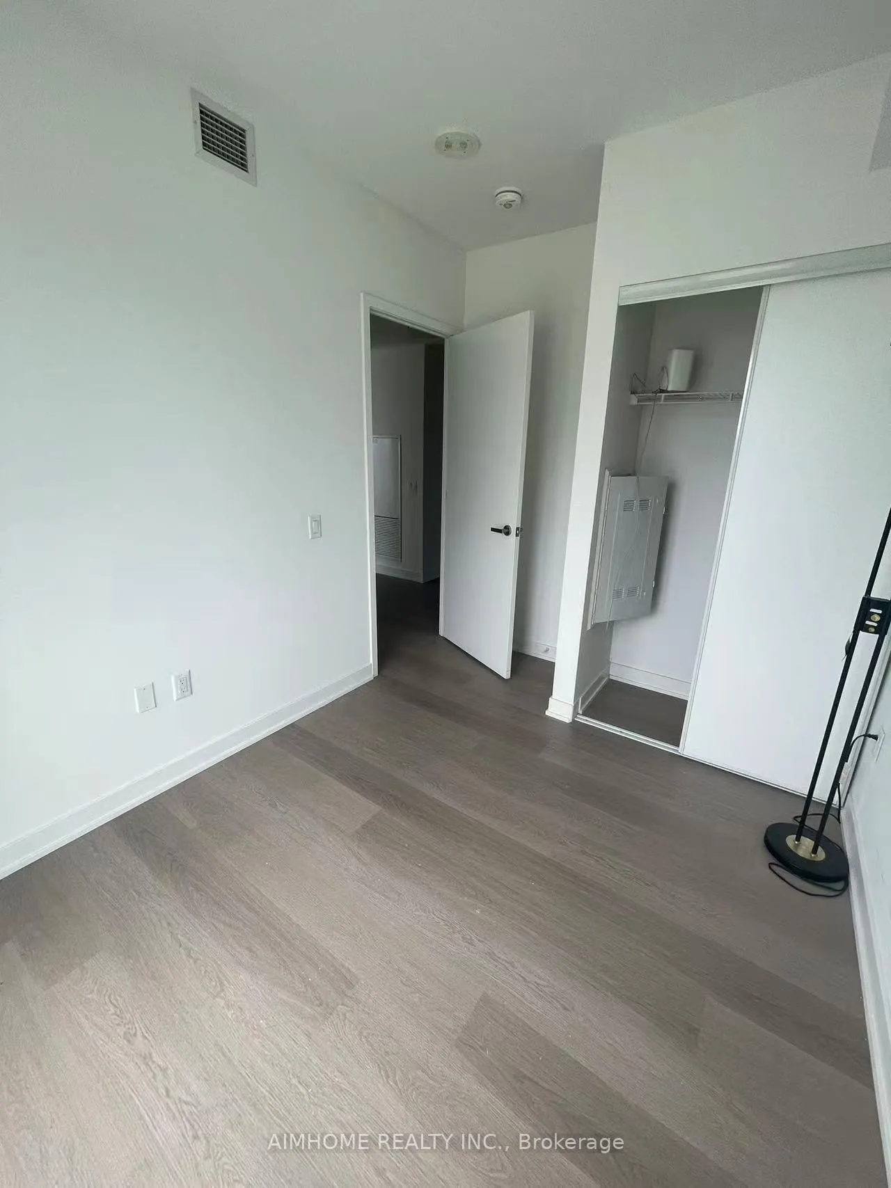 Photo 5 of Unit 804, 3883 Quartz Road, Mississauga, City Centre — HOMEH