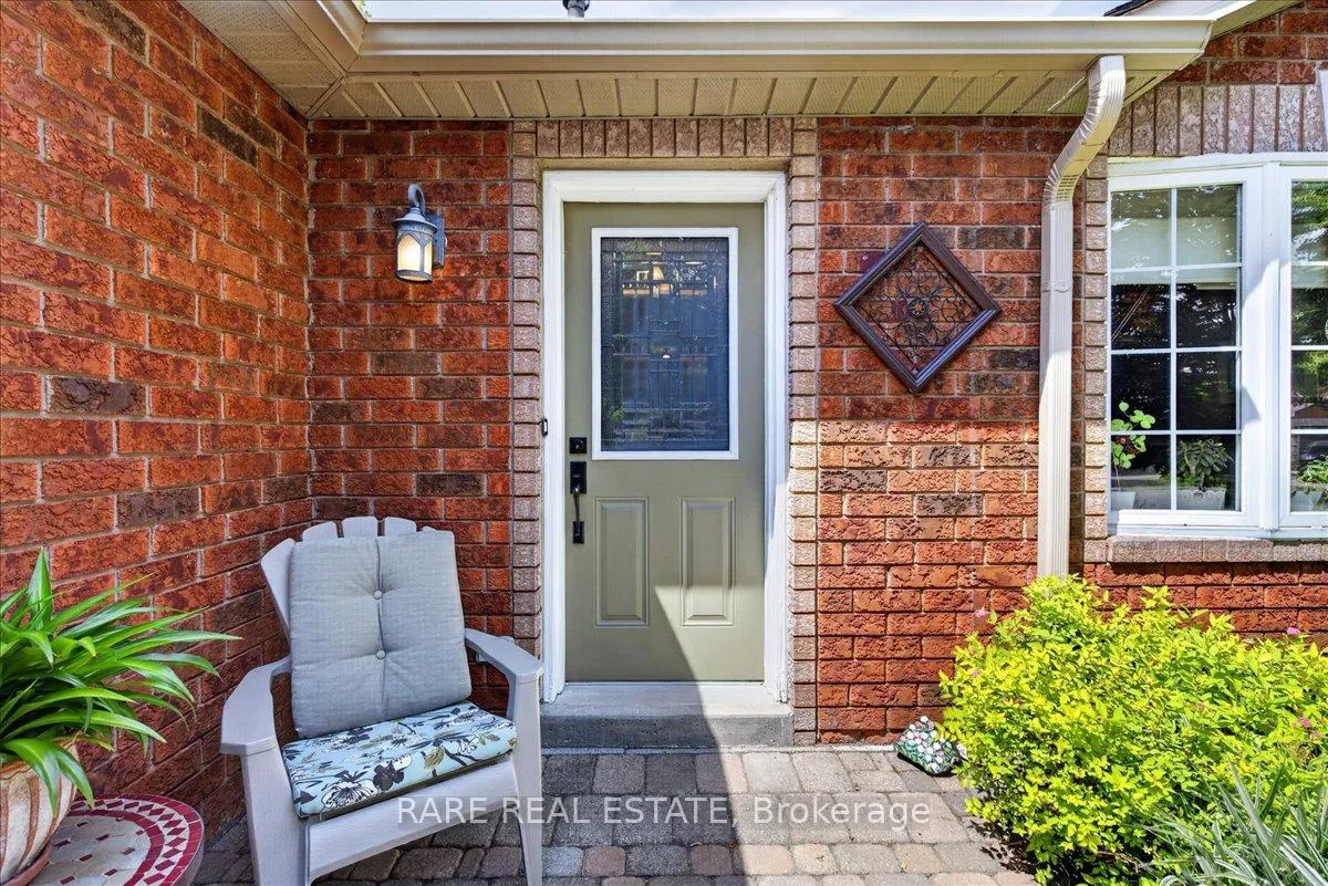 Photo 4 of 8 Whitehorn Crescent, Barrie, Holly — HOMEH