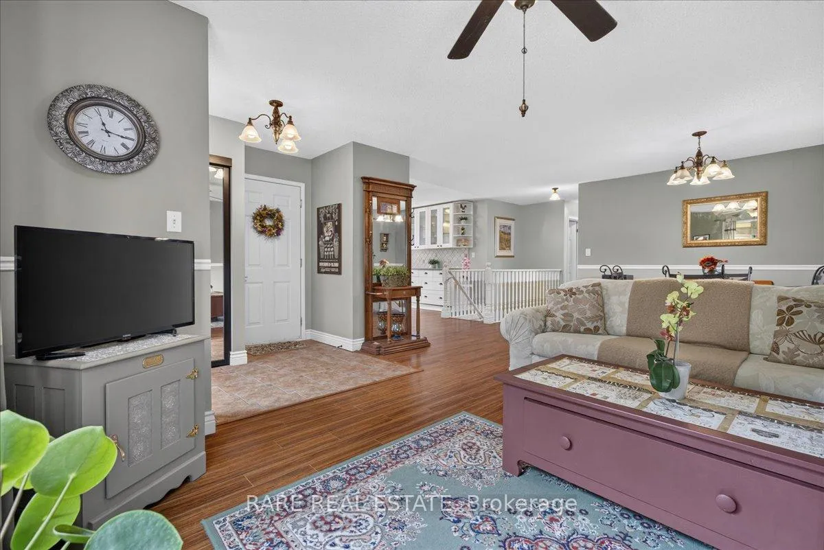 Photo 6 of 8 Whitehorn Crescent, Barrie, Holly — HOMEH
