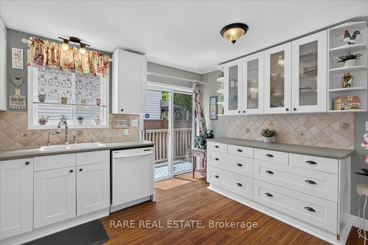 Photo 10 of 8 Whitehorn Crescent, Barrie, Holly — HOMEH
