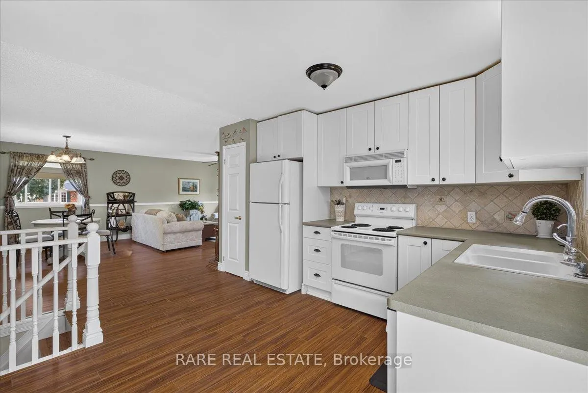 Photo 11 of 8 Whitehorn Crescent, Barrie, Holly — HOMEH