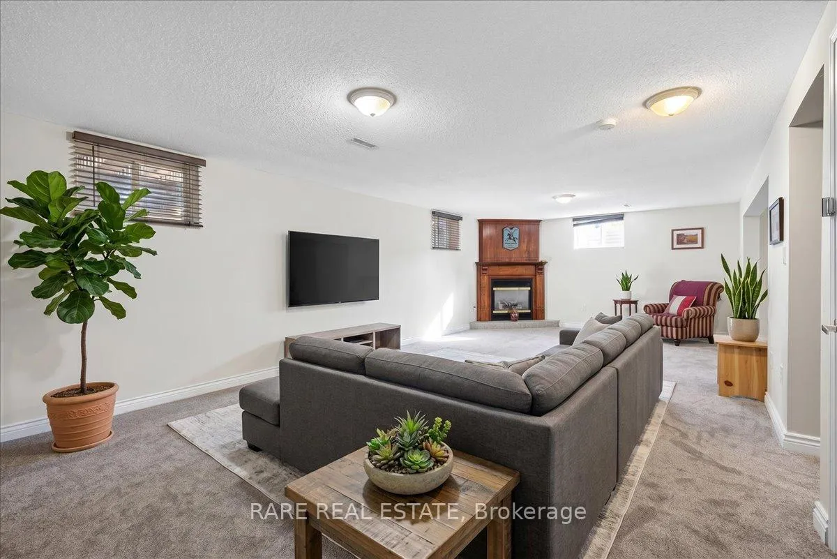 Photo 19 of 8 Whitehorn Crescent, Barrie, Holly — HOMEH