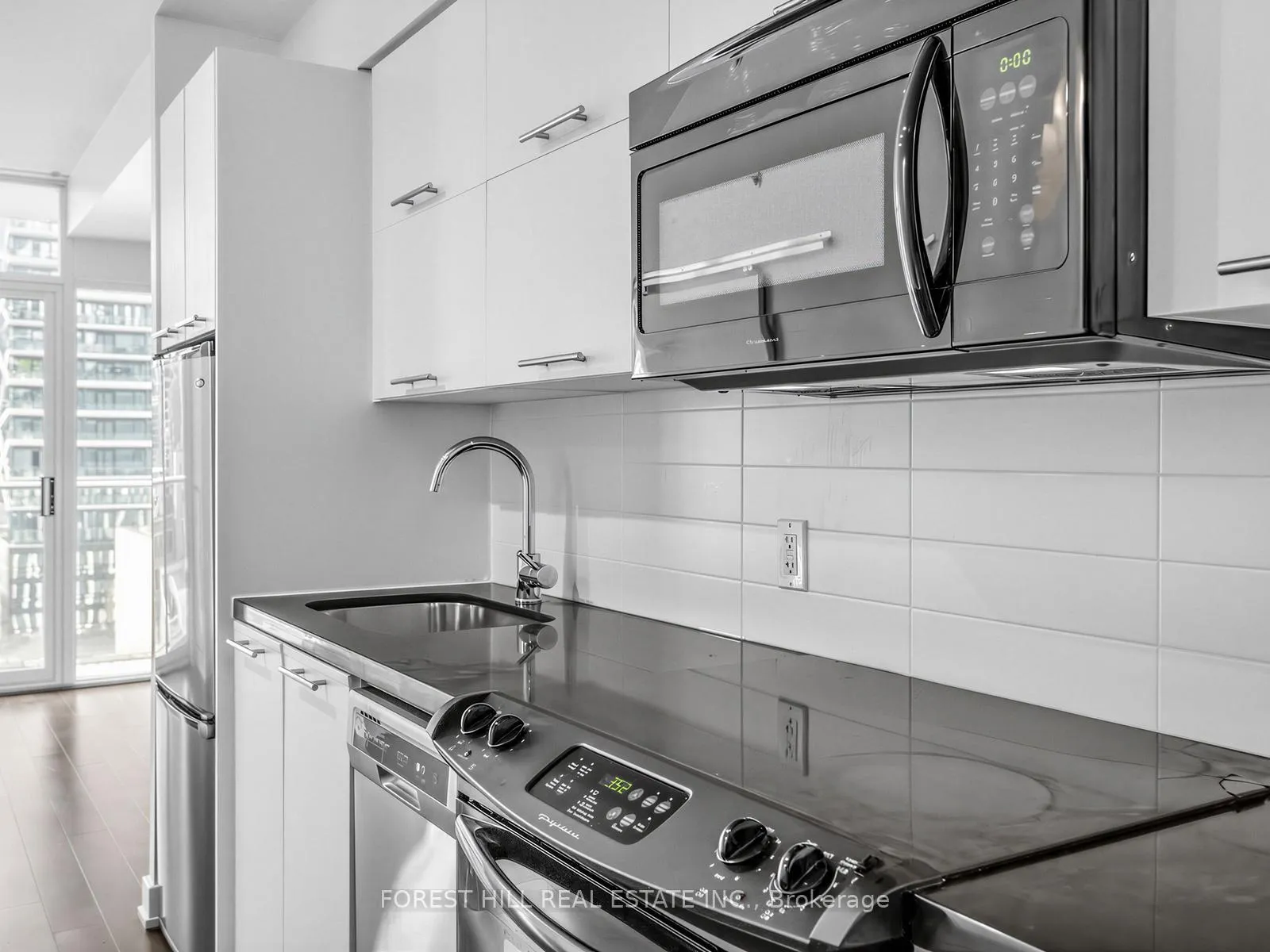Photo 5 of Unit 1019, 21 Nelson Street, Toronto, Waterfront Communities — HOMEH
