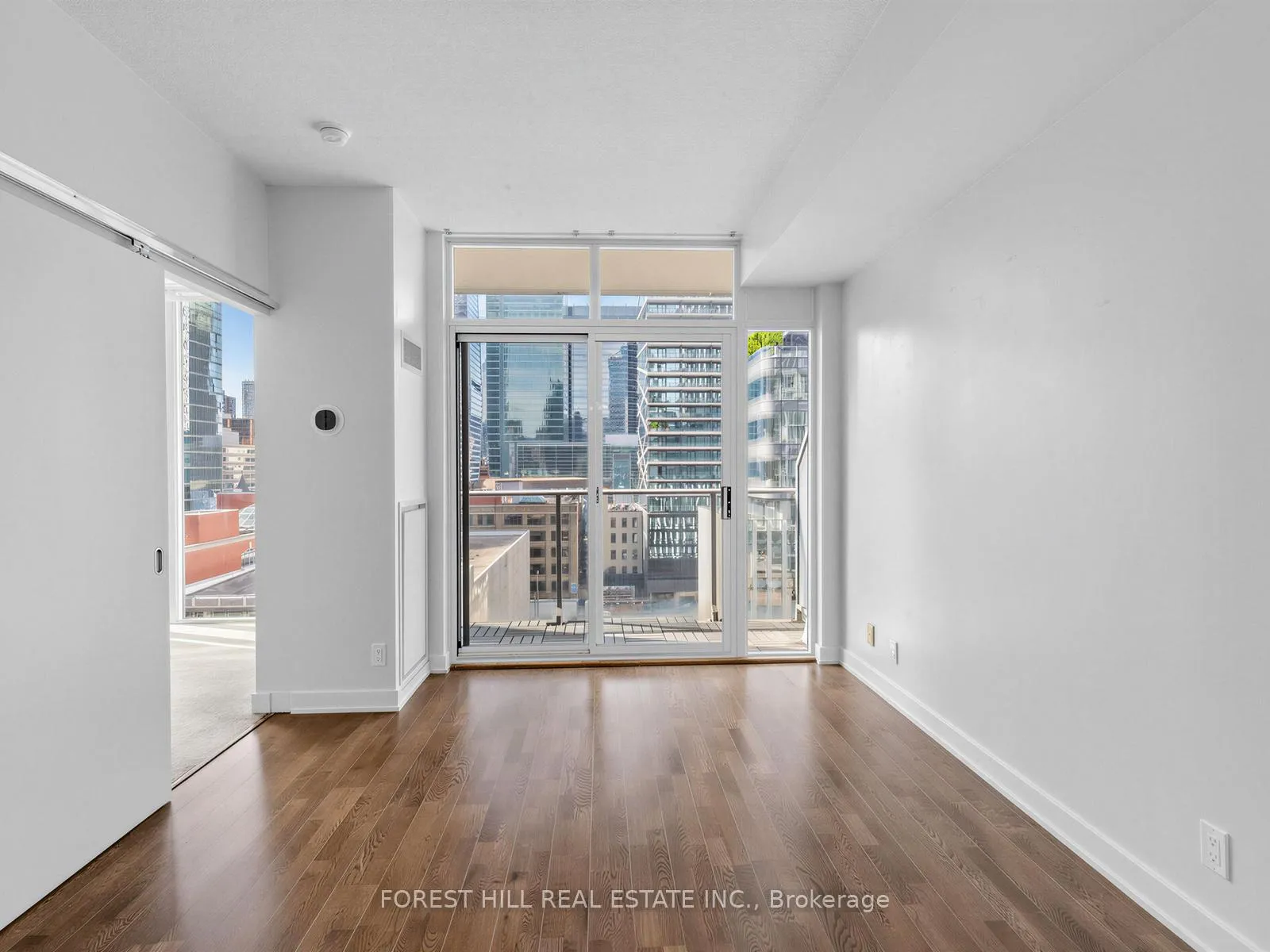 Photo 13 of Unit 1019, 21 Nelson Street, Toronto, Waterfront Communities — HOMEH