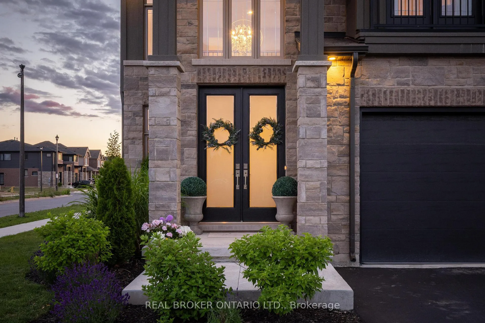 Photo 3 of 26 Swan Avenue, Pelham, Fonthill — HOMEH