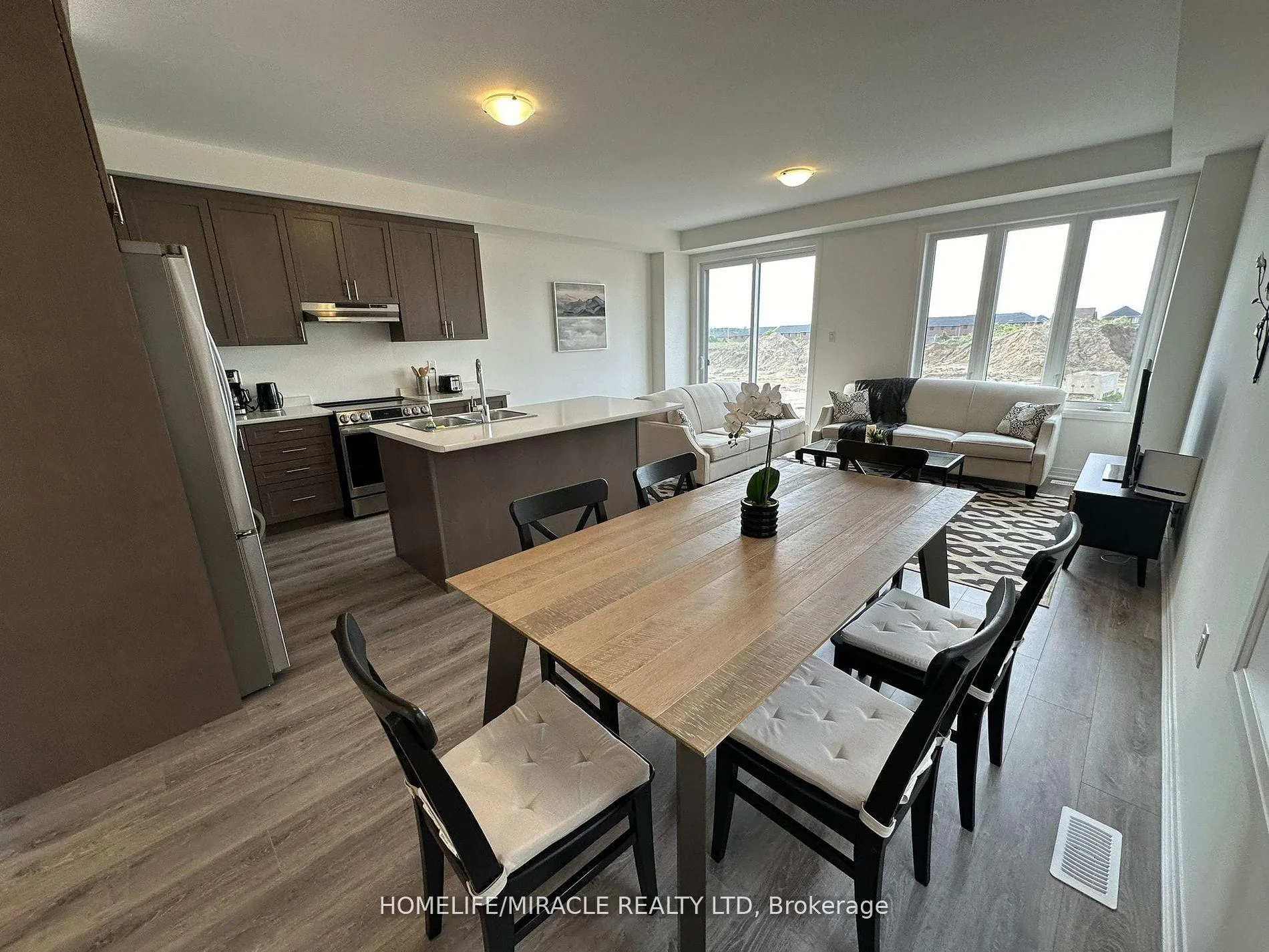 Photo 3 of 41 Sagewood Avenue, Barrie, Rural Barrie Southeast — HOMEH