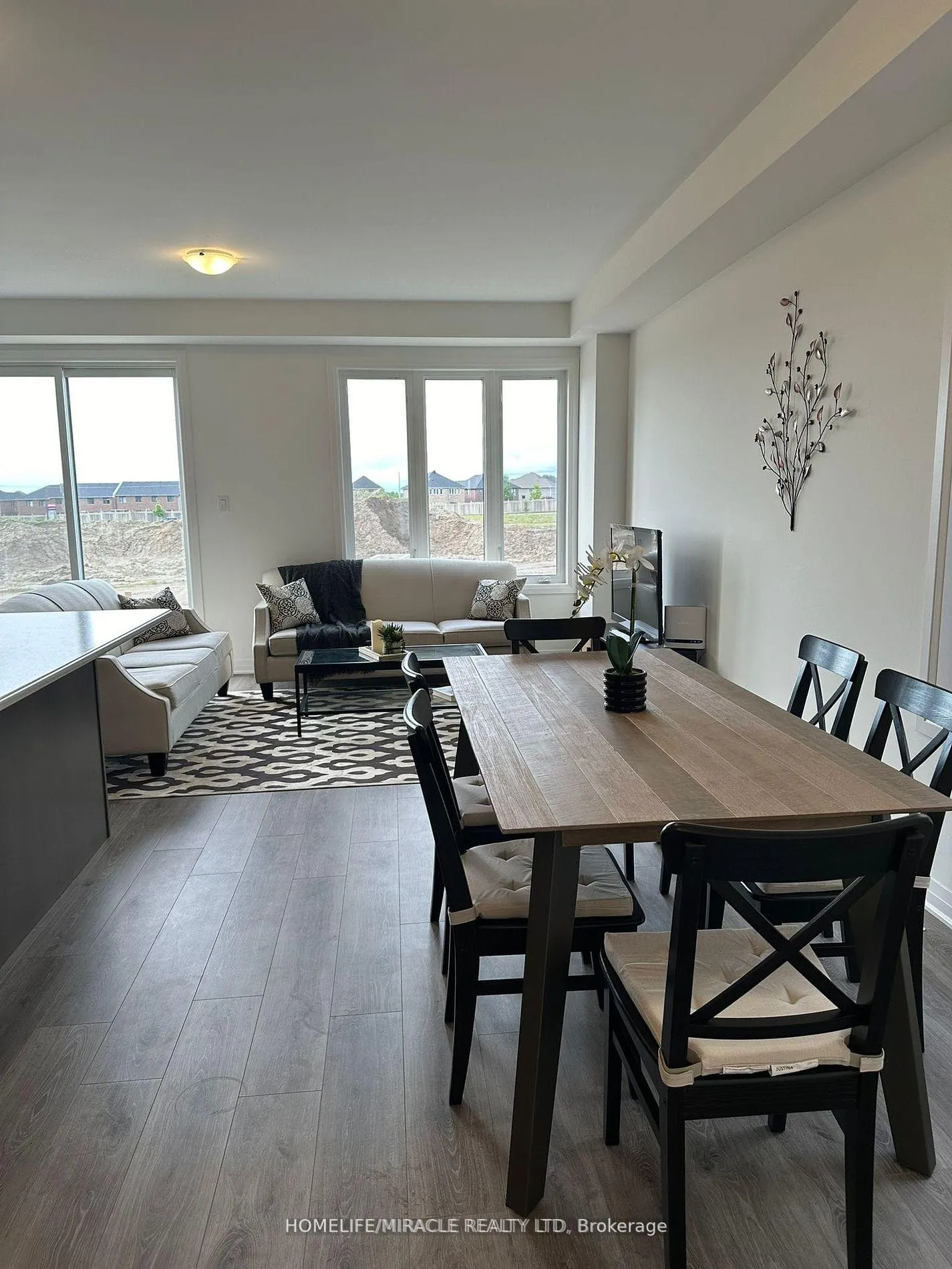 Photo 4 of 41 Sagewood Avenue, Barrie, Rural Barrie Southeast — HOMEH