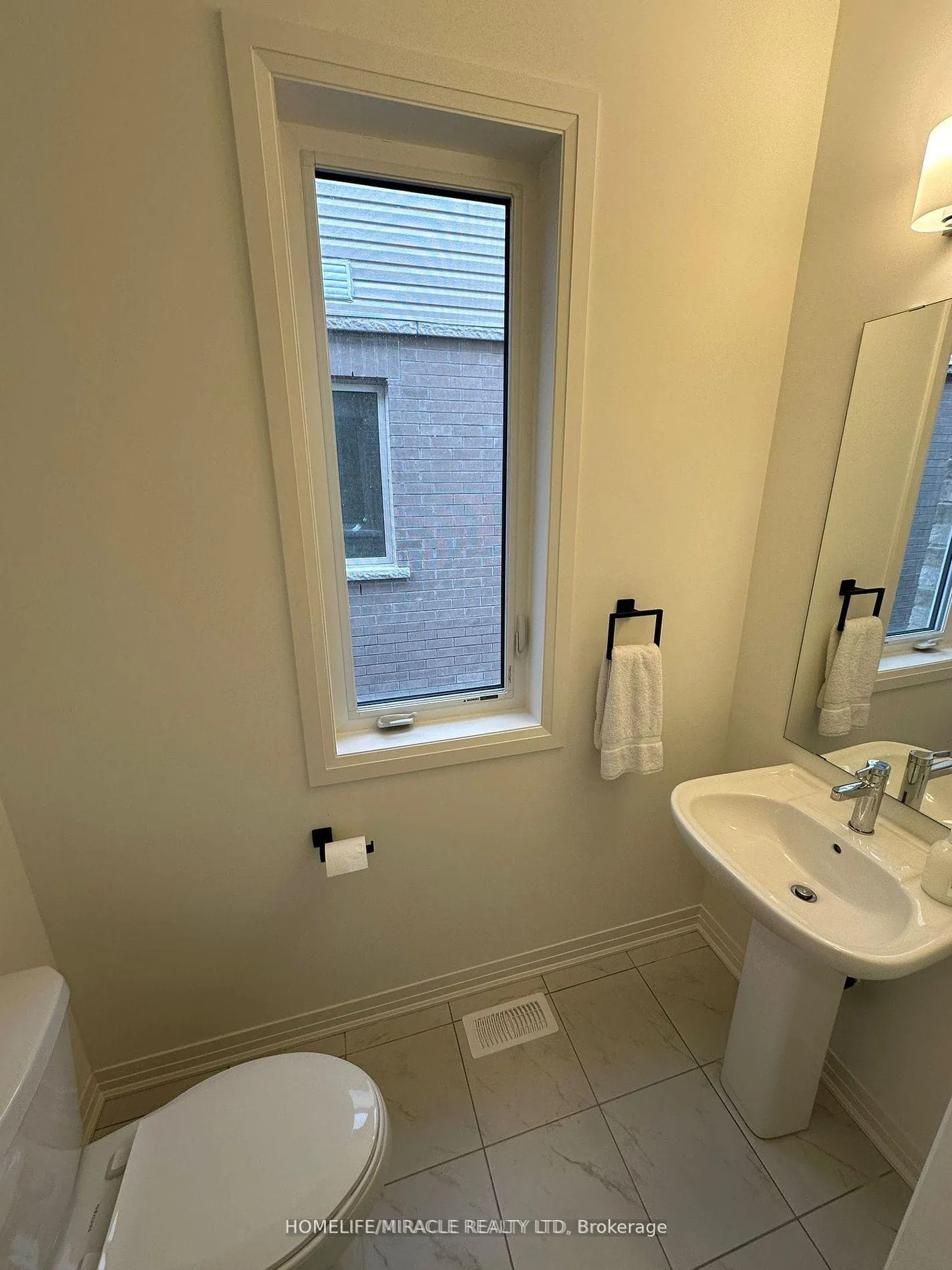 Photo 16 of 41 Sagewood Avenue, Barrie, Rural Barrie Southeast — HOMEH
